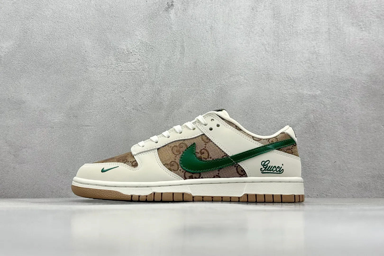 EyeCatching Nike SB Dunk Low Gucci Beige Green Canvas Rep Shoes Replica Nikes 1633