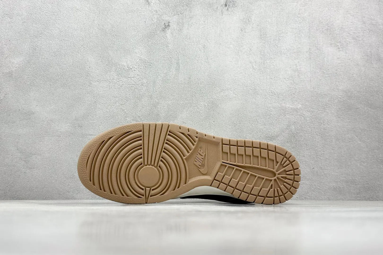 EyeCatching Nike SB Dunk Low Gucci Beige Green Canvas Rep Shoes Replica Nikes 1633
