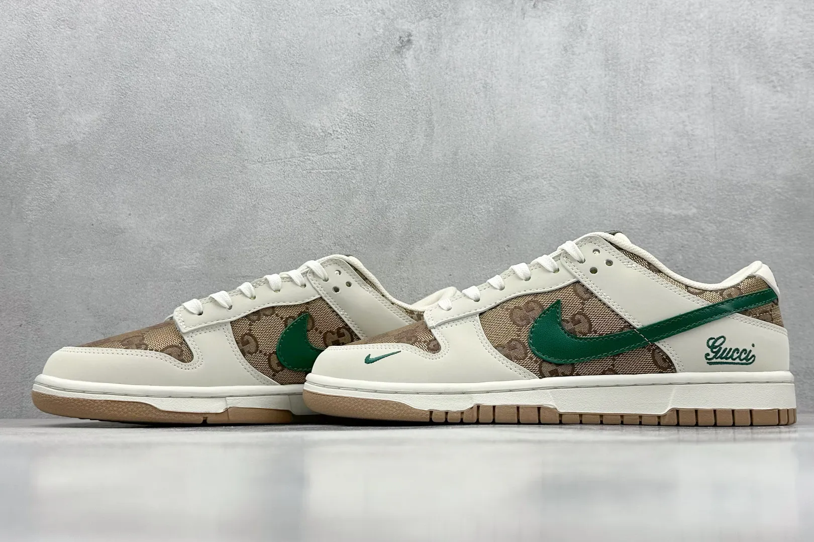EyeCatching Nike SB Dunk Low Gucci Beige Green Canvas Rep Shoes Replica Nikes 1633
