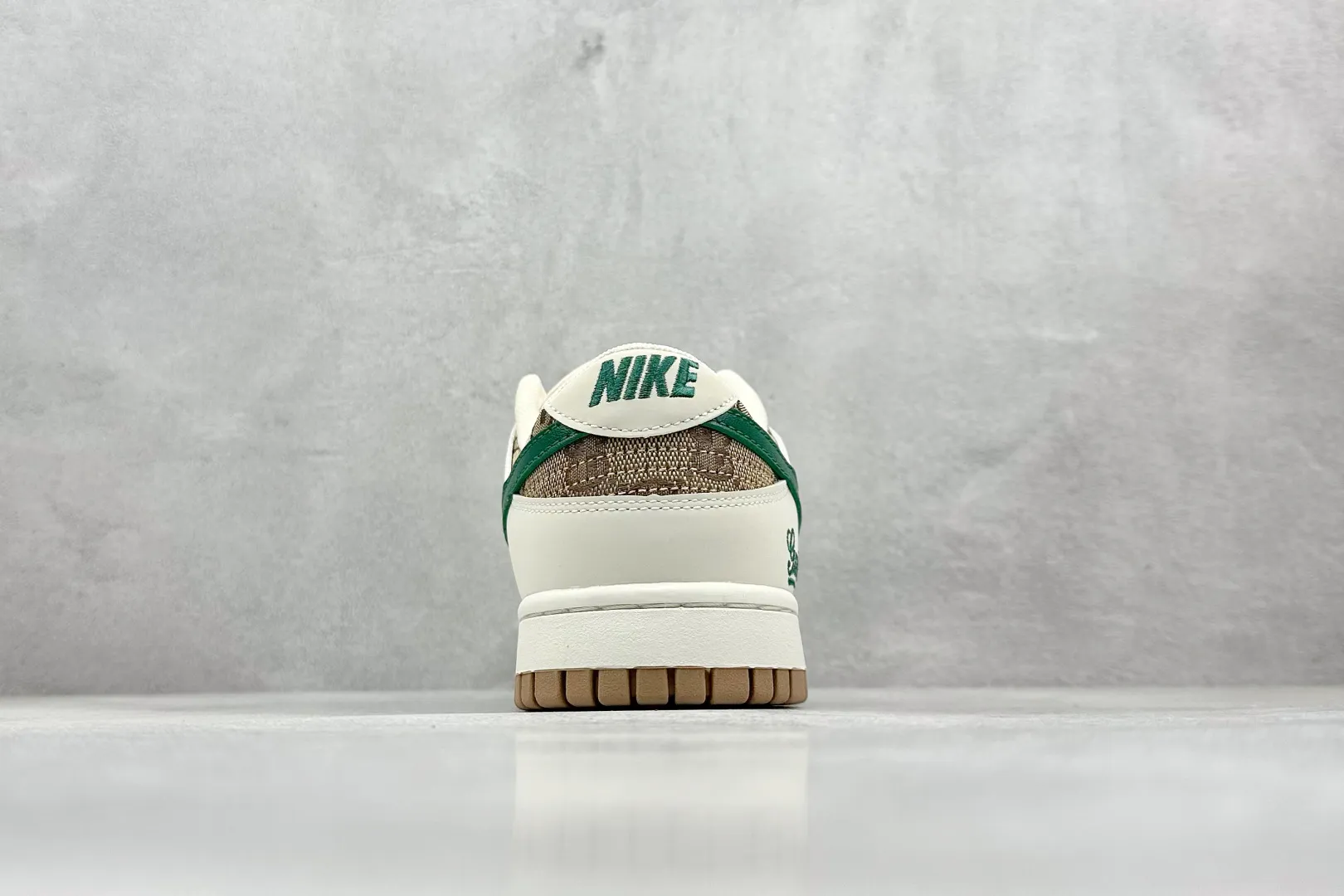 EyeCatching Nike SB Dunk Low Gucci Beige Green Canvas Rep Shoes Replica Nikes 1633