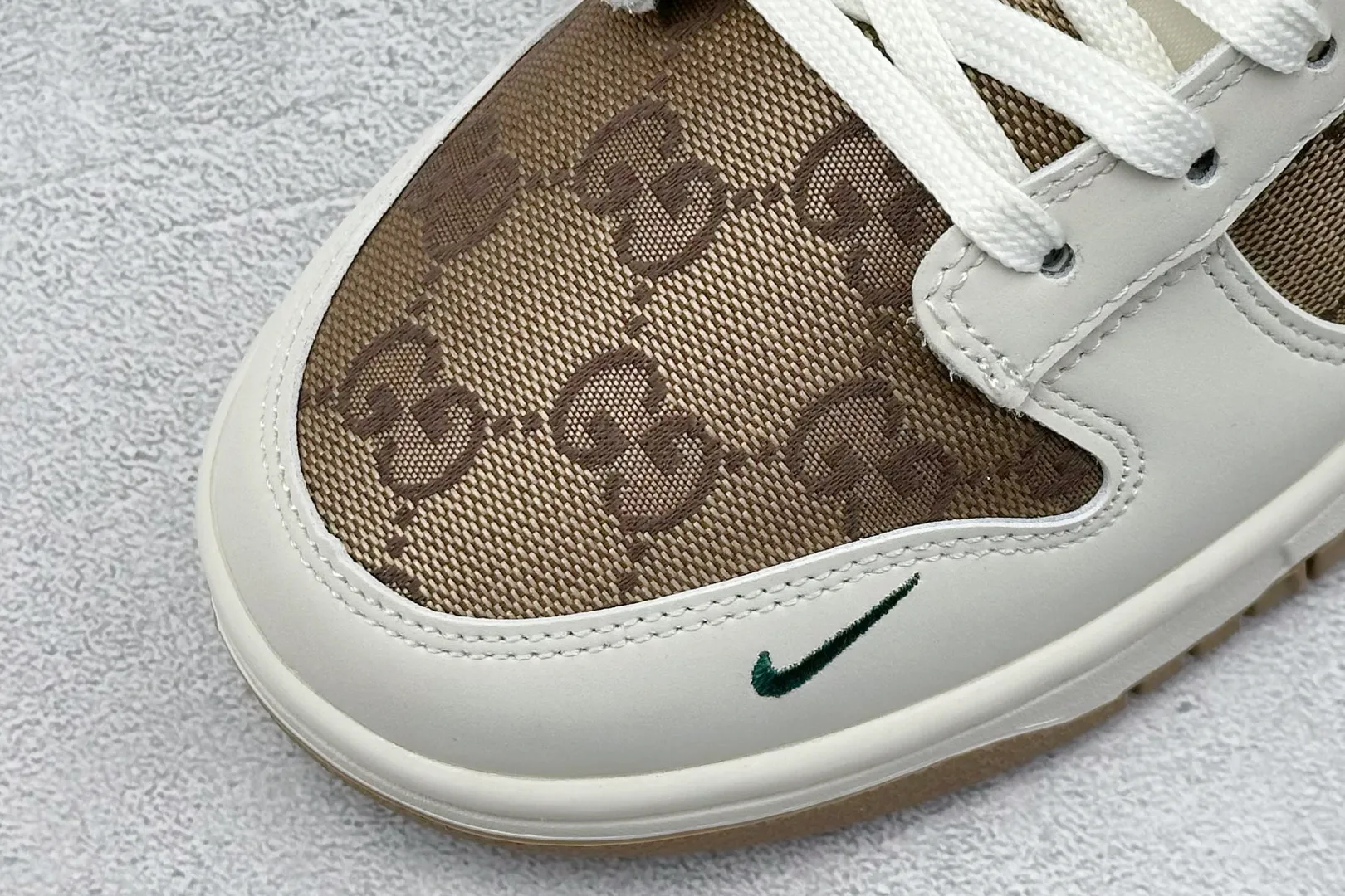 EyeCatching Nike SB Dunk Low Gucci Beige Green Canvas Rep Shoes Replica Nikes 1633