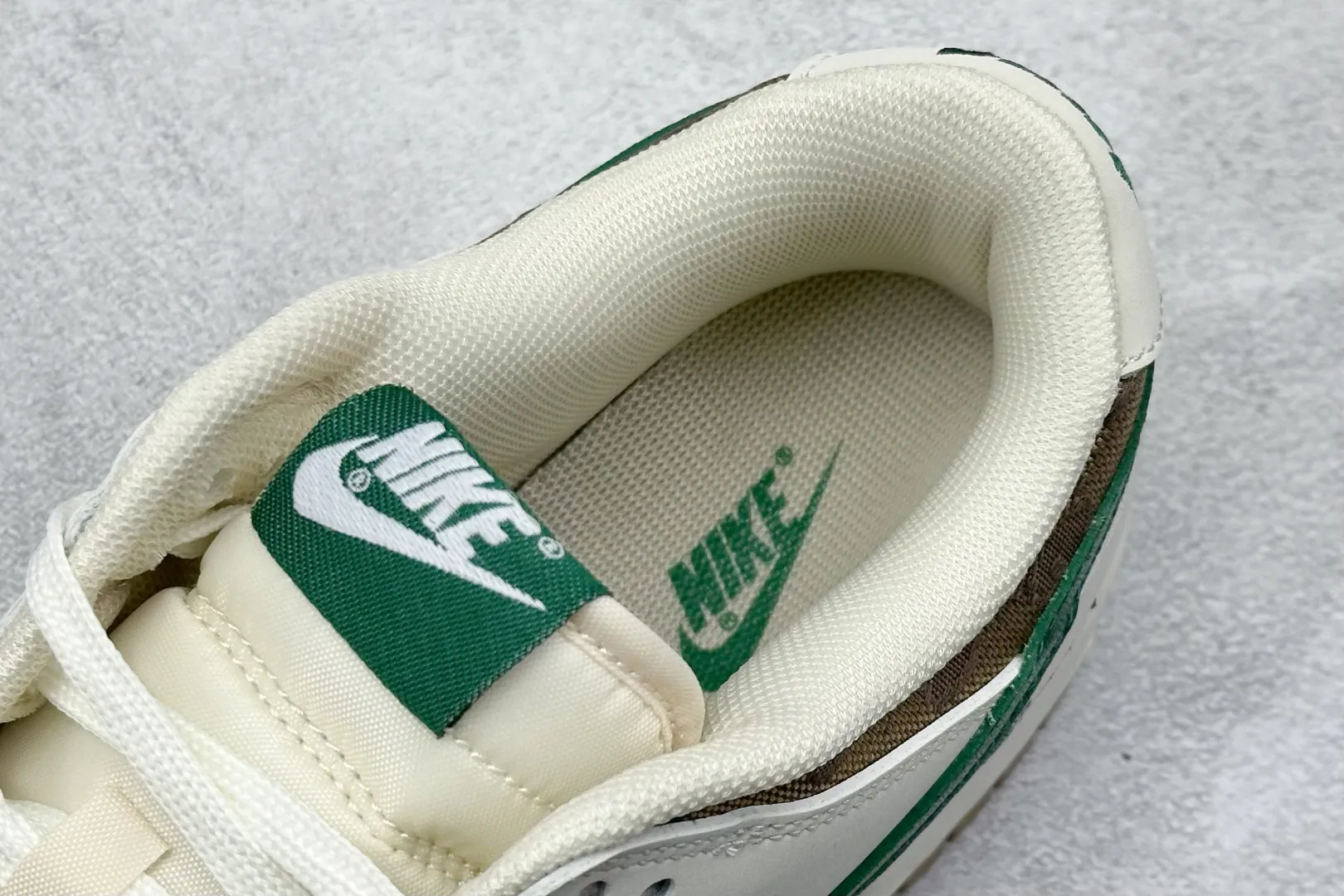EyeCatching Nike SB Dunk Low Gucci Beige Green Canvas Rep Shoes Replica Nikes 1633