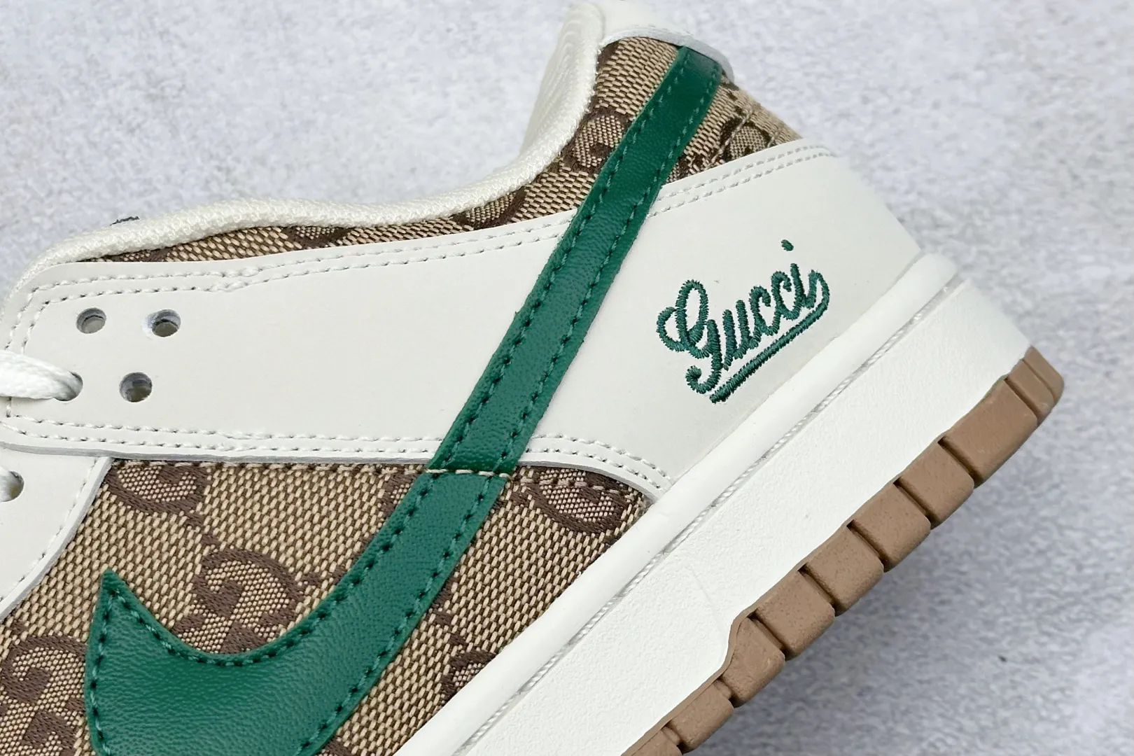 EyeCatching Nike SB Dunk Low Gucci Beige Green Canvas Rep Shoes Replica Nikes 1633