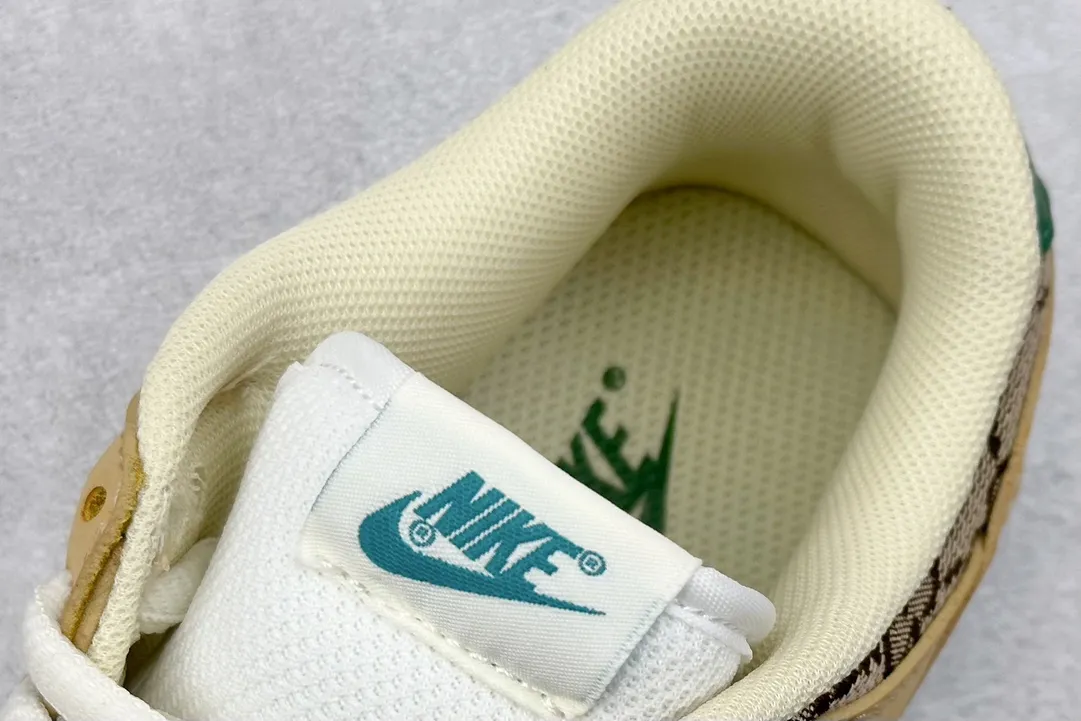 Nike SB Dunk Low Gucci Beige Low Top Replica Nike Shoes Stretchable 1544