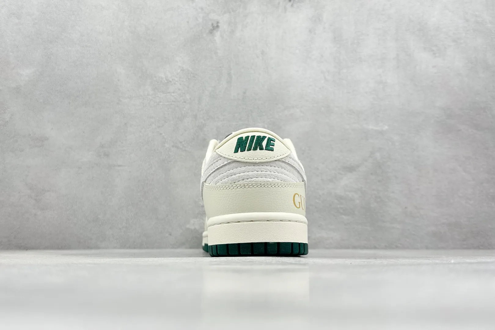 Snug Nike SB Dunk Low Gucci Beige White –  Rep Shoes & Nike Replica Sneakers 1639