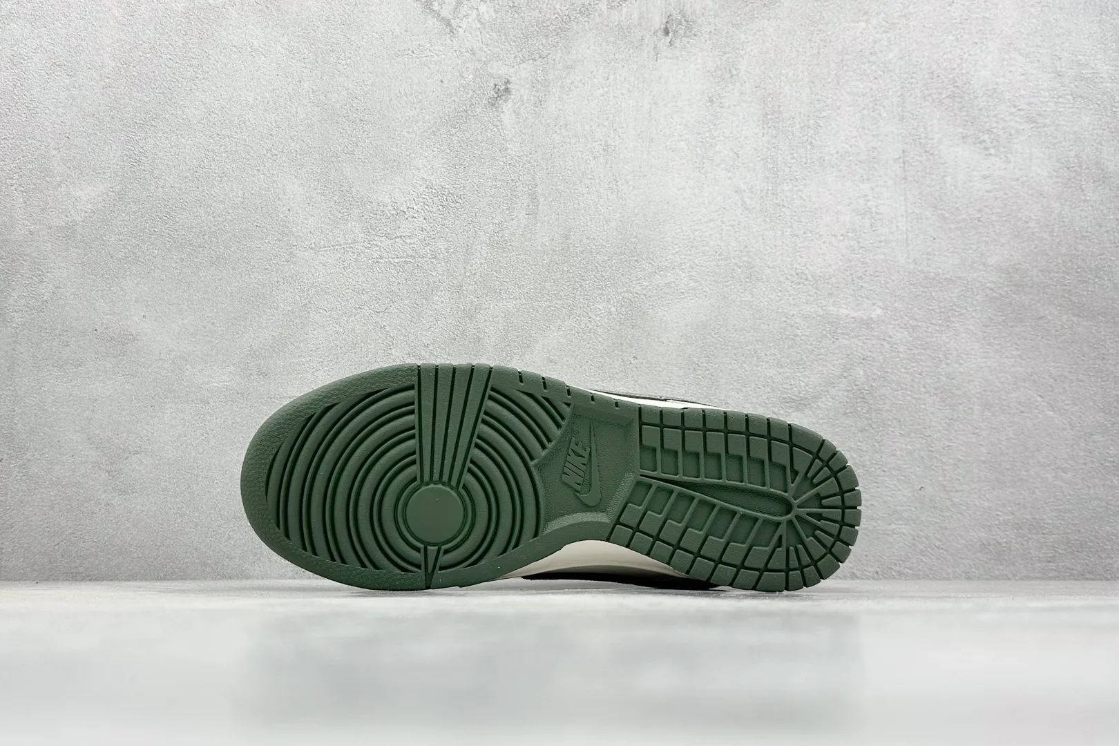 GoodFit Nike SB Dunk Low Gucci Brown Green Swoosh –  Rep Shoes & Replica Nikes 1641