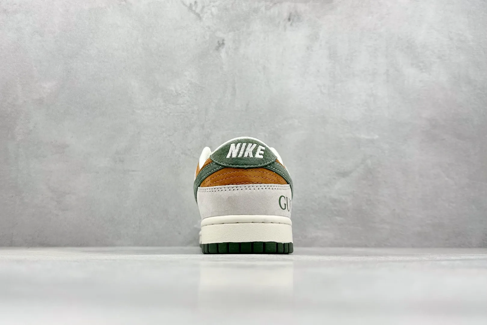 GoodFit Nike SB Dunk Low Gucci Brown Green Swoosh –  Rep Shoes & Replica Nikes 1641