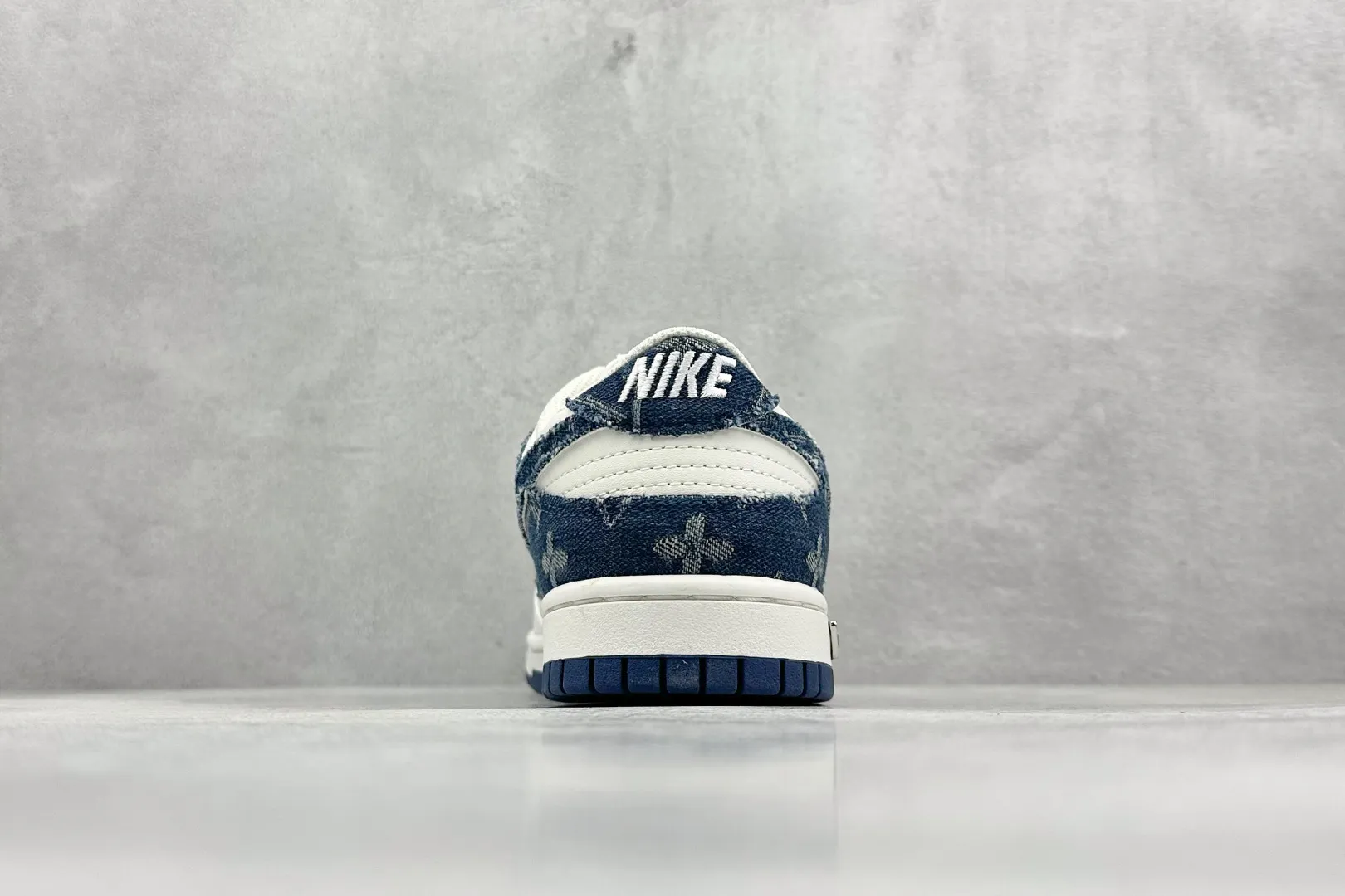 AllSeason Nike SB Dunk Low LV Denim White Blue –  Rep Shoes & Replica Nikes 1644