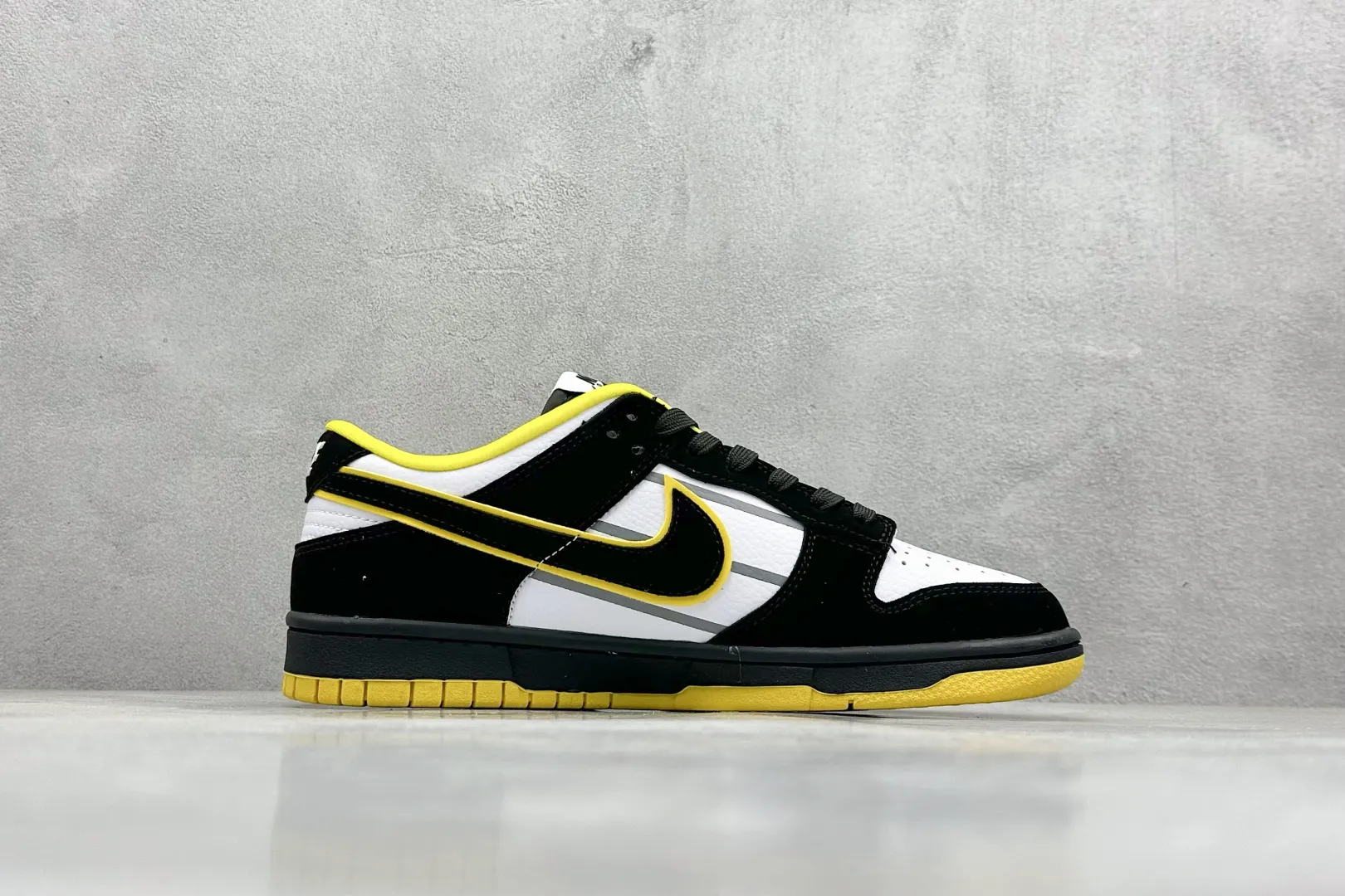 MultiPurpose Nike SB Dunk Low Lightning Black Yellow –  Replica Shoes 1634
