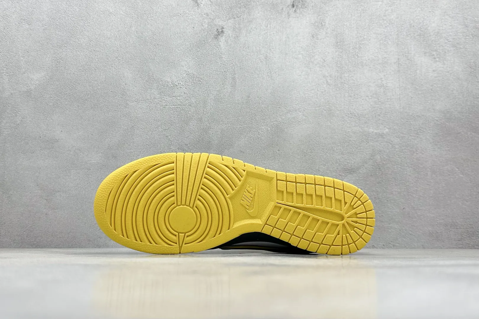 MultiPurpose Nike SB Dunk Low Lightning Black Yellow –  Replica Shoes 1634
