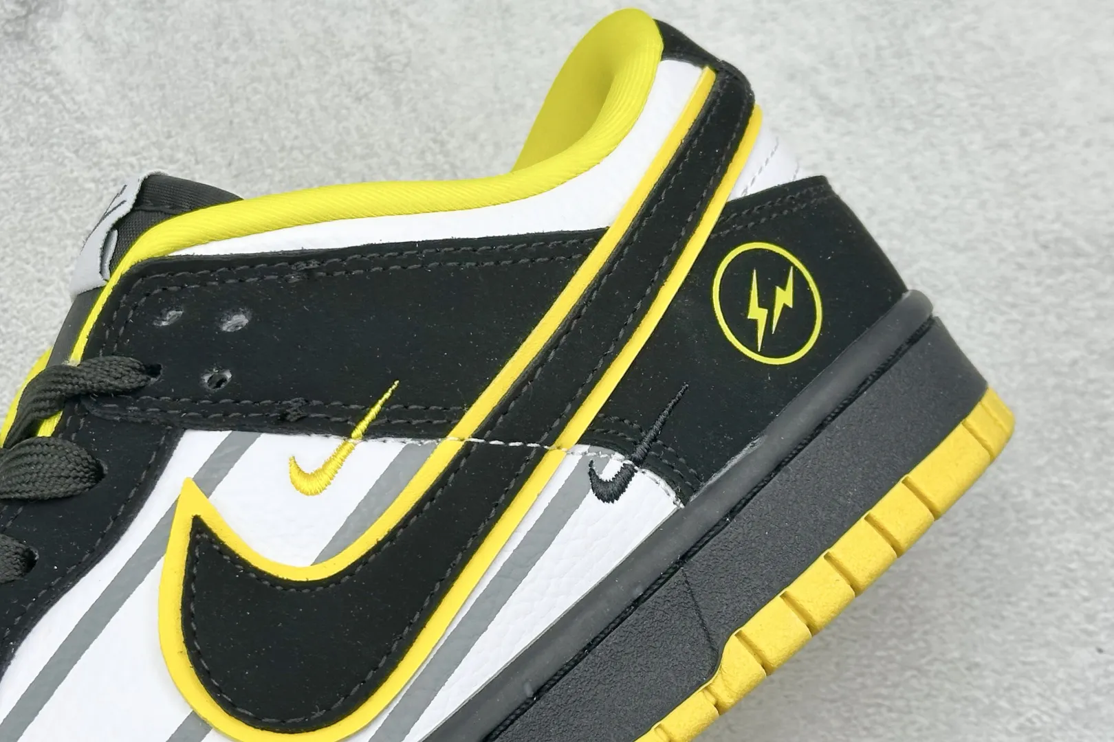MultiPurpose Nike SB Dunk Low Lightning Black Yellow –  Replica Shoes 1634