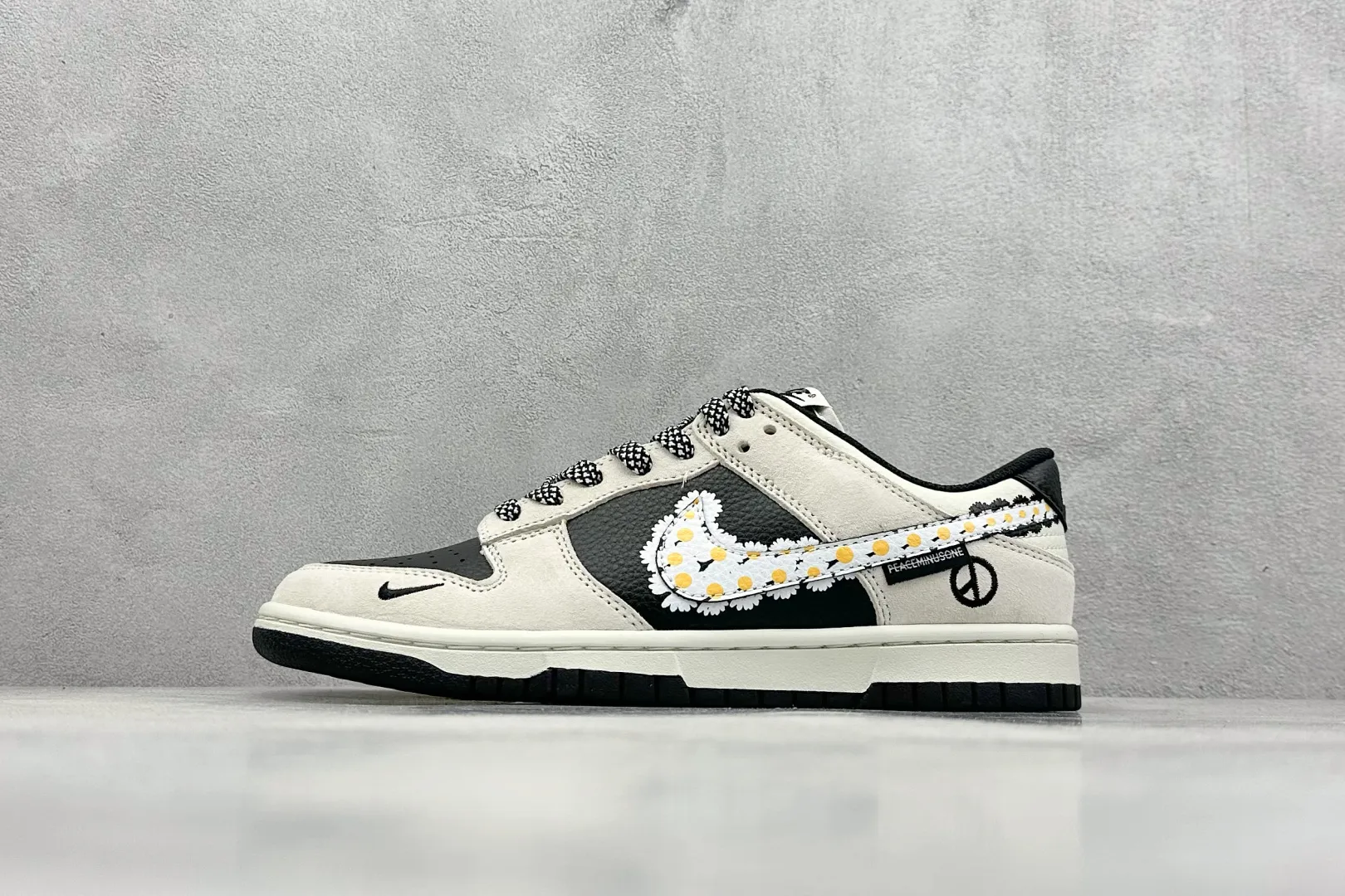 UrbanChic Nike SB Dunk Low Lightning White Black –  Rep Shoes & Replica Nikes 1649