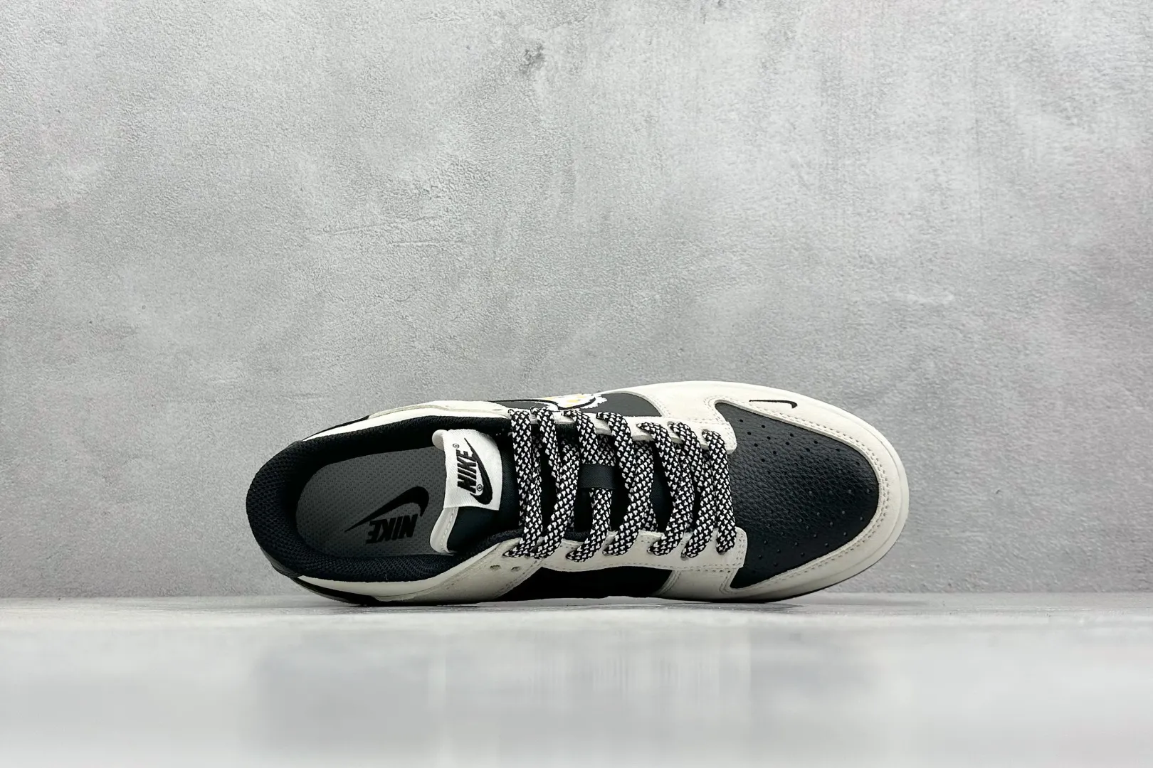 UrbanChic Nike SB Dunk Low Lightning White Black –  Rep Shoes & Replica Nikes 1649