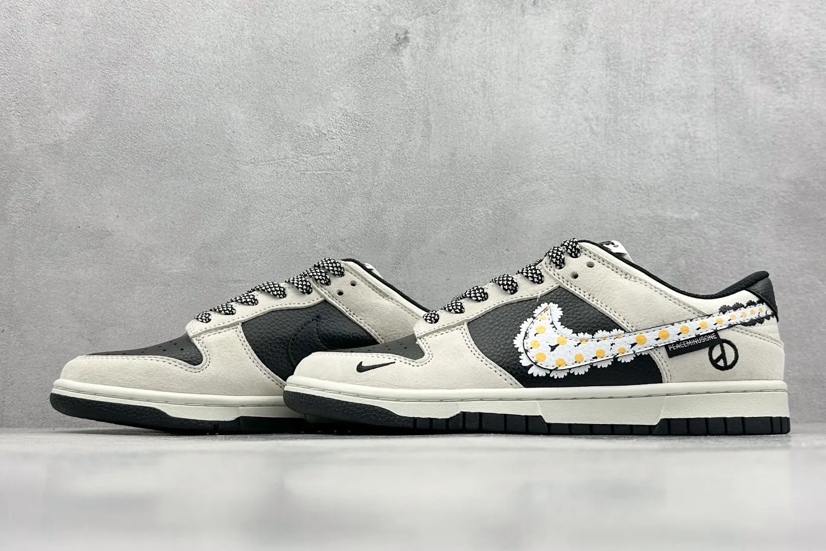 UrbanChic Nike SB Dunk Low Lightning White Black –  Rep Shoes & Replica Nikes 1649