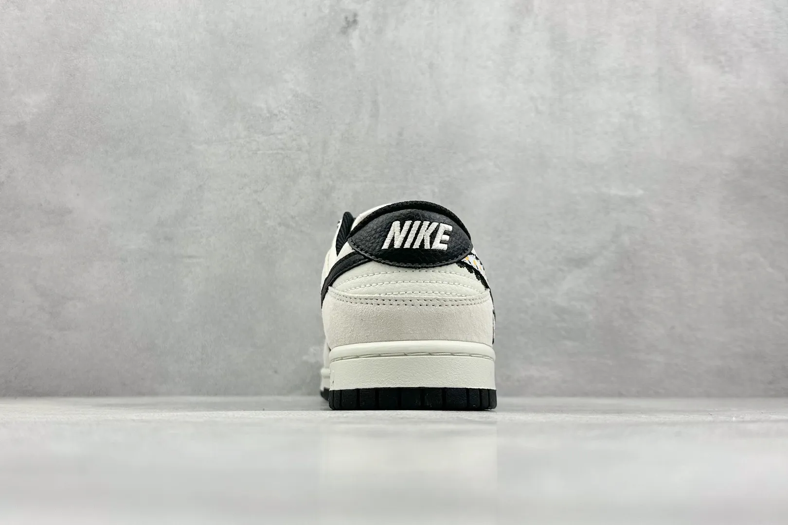UrbanChic Nike SB Dunk Low Lightning White Black –  Rep Shoes & Replica Nikes 1649