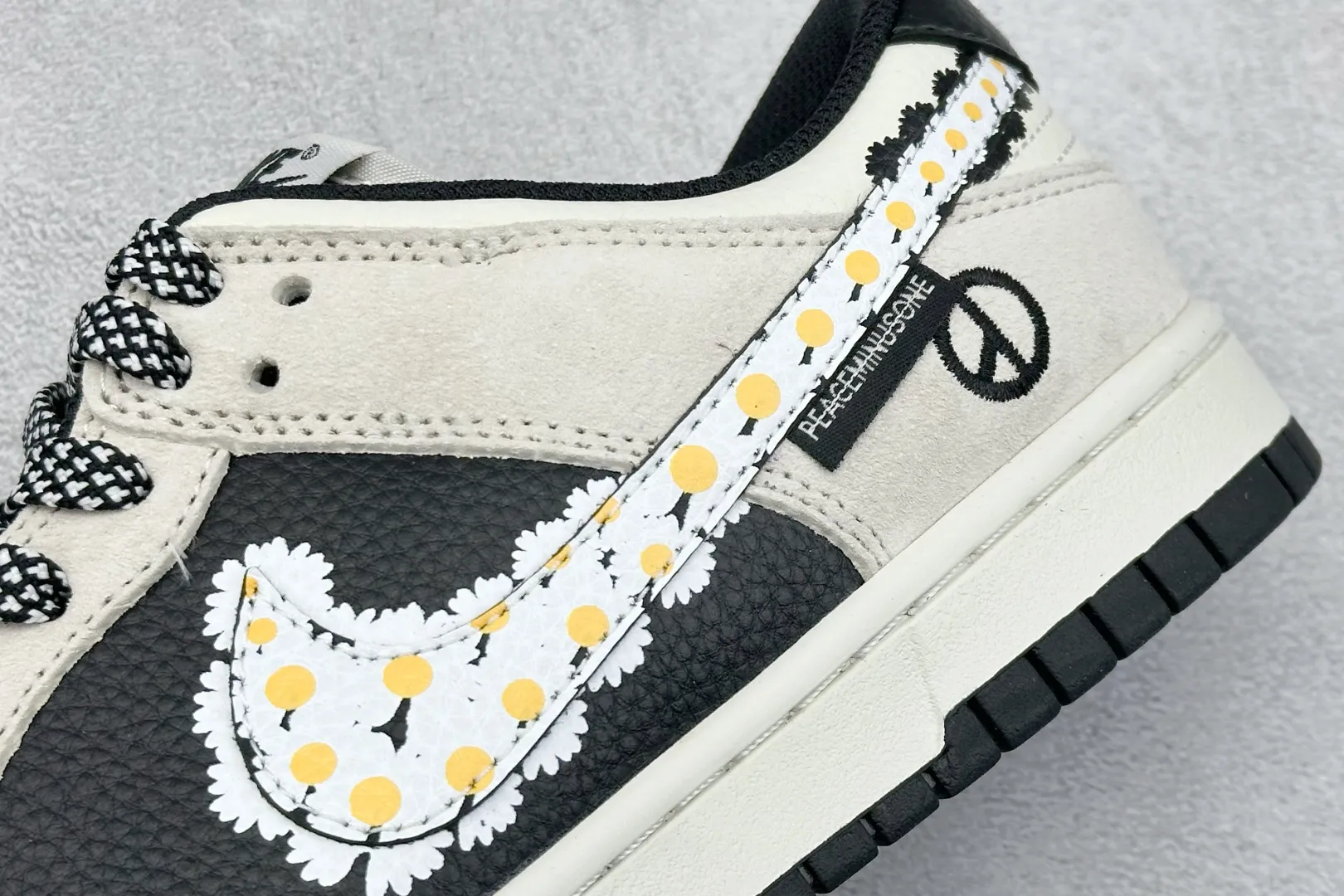 UrbanChic Nike SB Dunk Low Lightning White Black –  Rep Shoes & Replica Nikes 1649