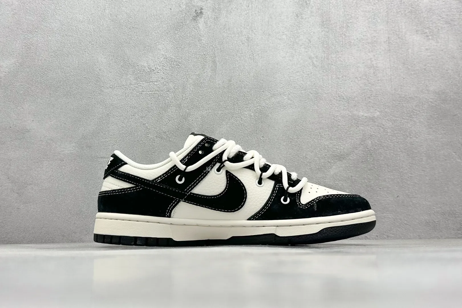 Nike SB Dunk Low North Face Black White Replica Nike Shoes Classic 1618