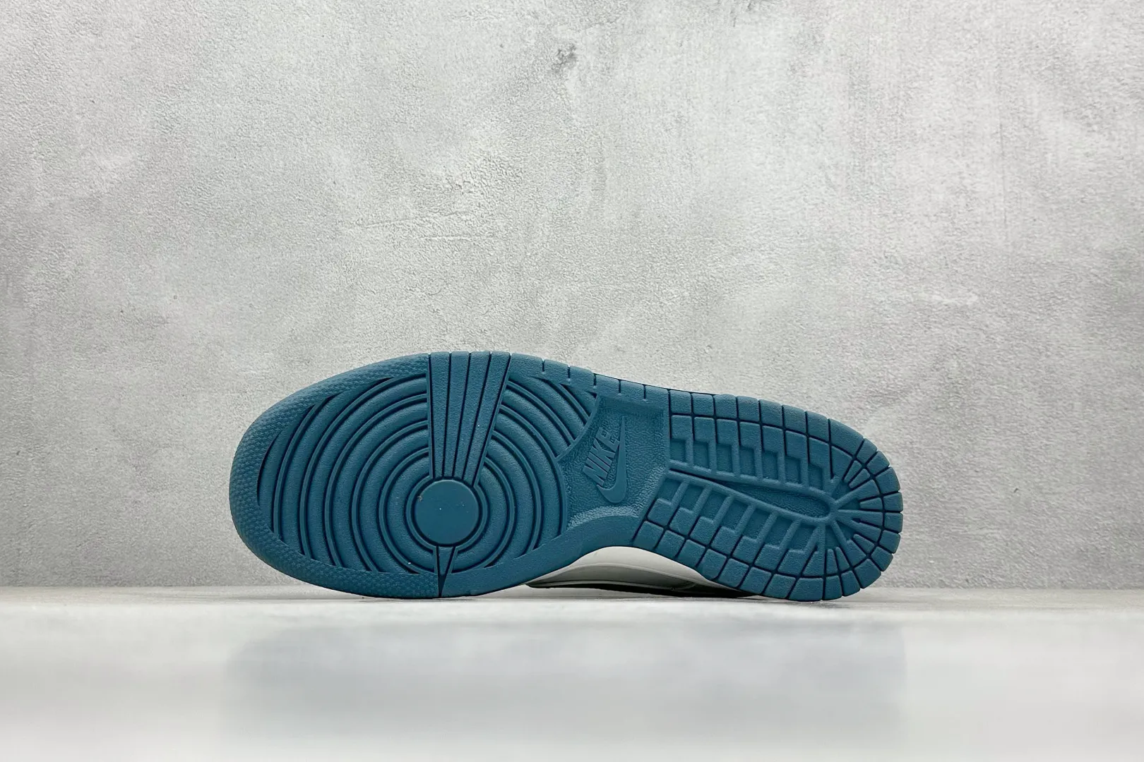 Nike SB Dunk Low Saint Laurent White Blue Replica Nikes Rep Shoes Stretchable 1563