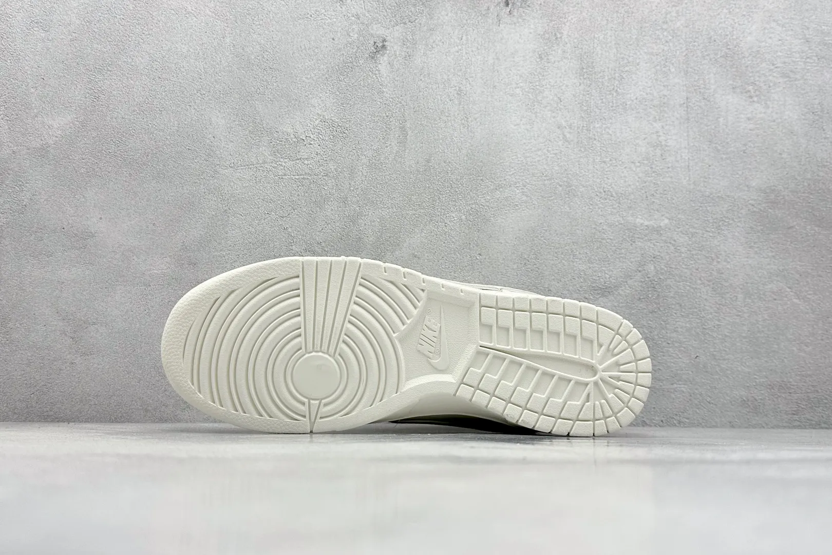 FlexibleFit Nike SB Dunk Low Supreme Beige Green –  Replica Nikes & Rep Shoes Collection 1589