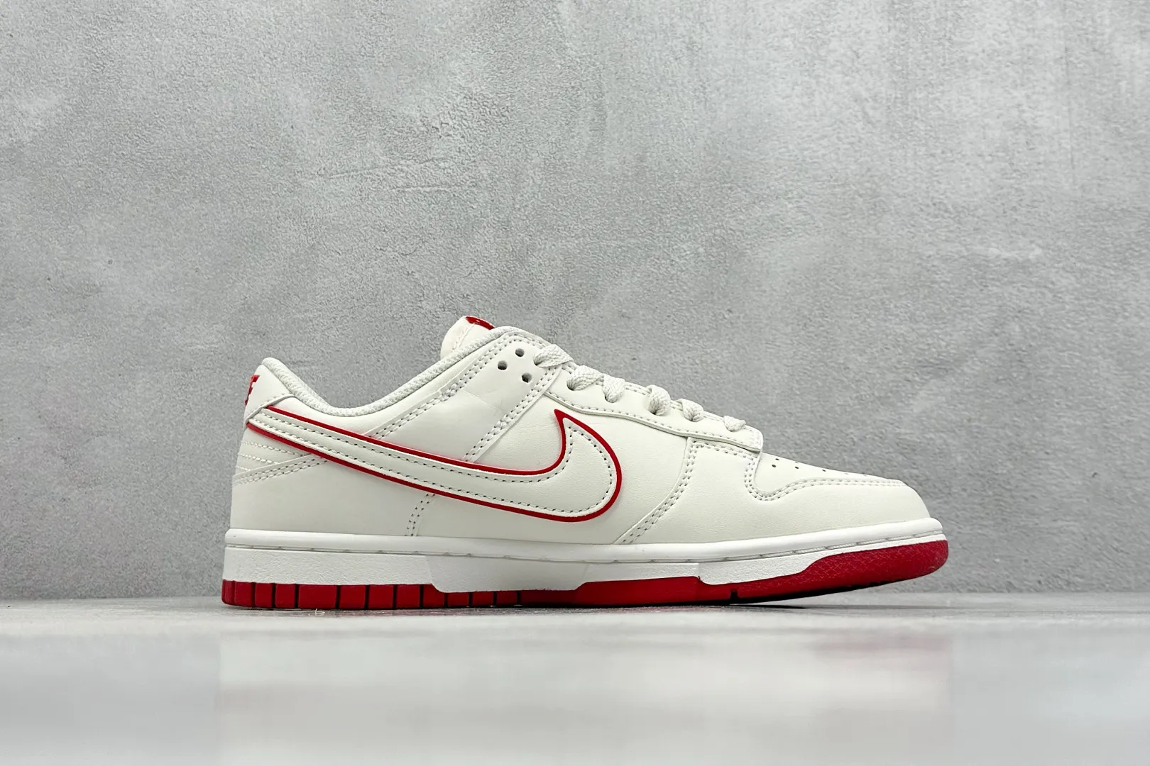 Nike SB Dunk Low Supreme Beige Red –  Rep Shoes & Replica Nikes Timeless 1624