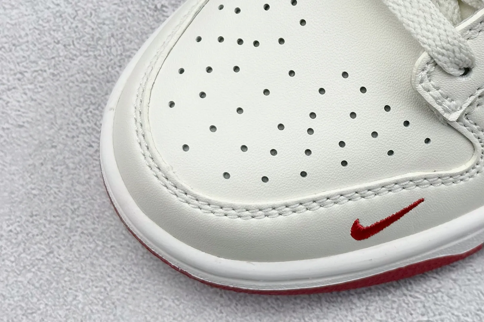 Nike SB Dunk Low Supreme Beige Red –  Rep Shoes & Replica Nikes Timeless 1624