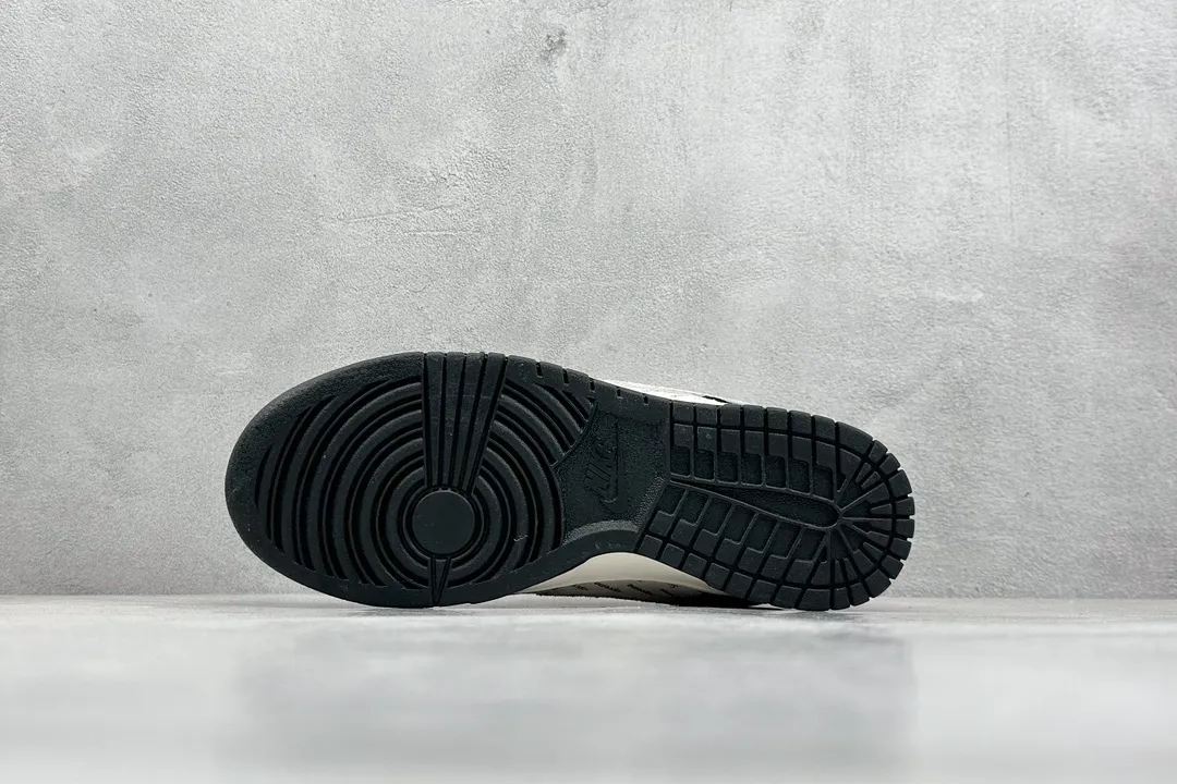 Nike SB Dunk Low Supreme Black White –  Replica Nikes & Fake Nike Shoes AllSeason 1574