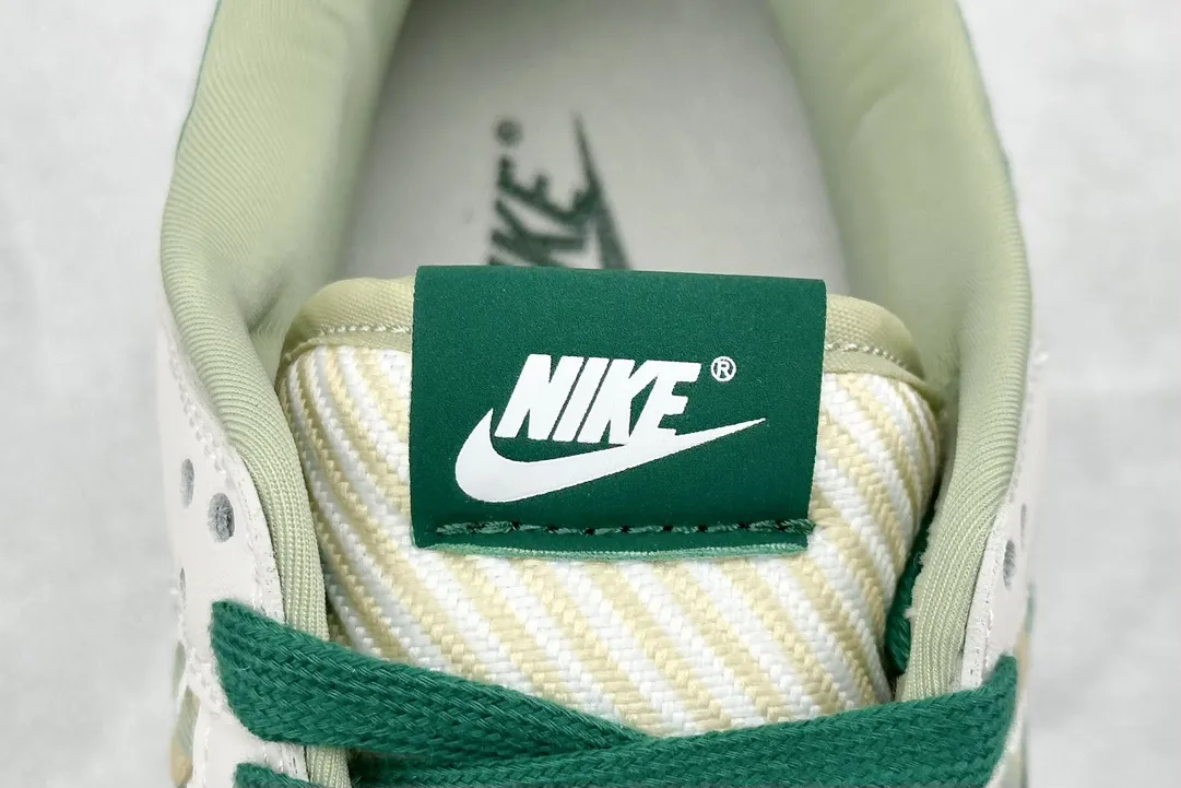 WeatherProof Nike SB Dunk Low Undefeated White Green Low –  Rep Shoes & Replica Nikes 1664
