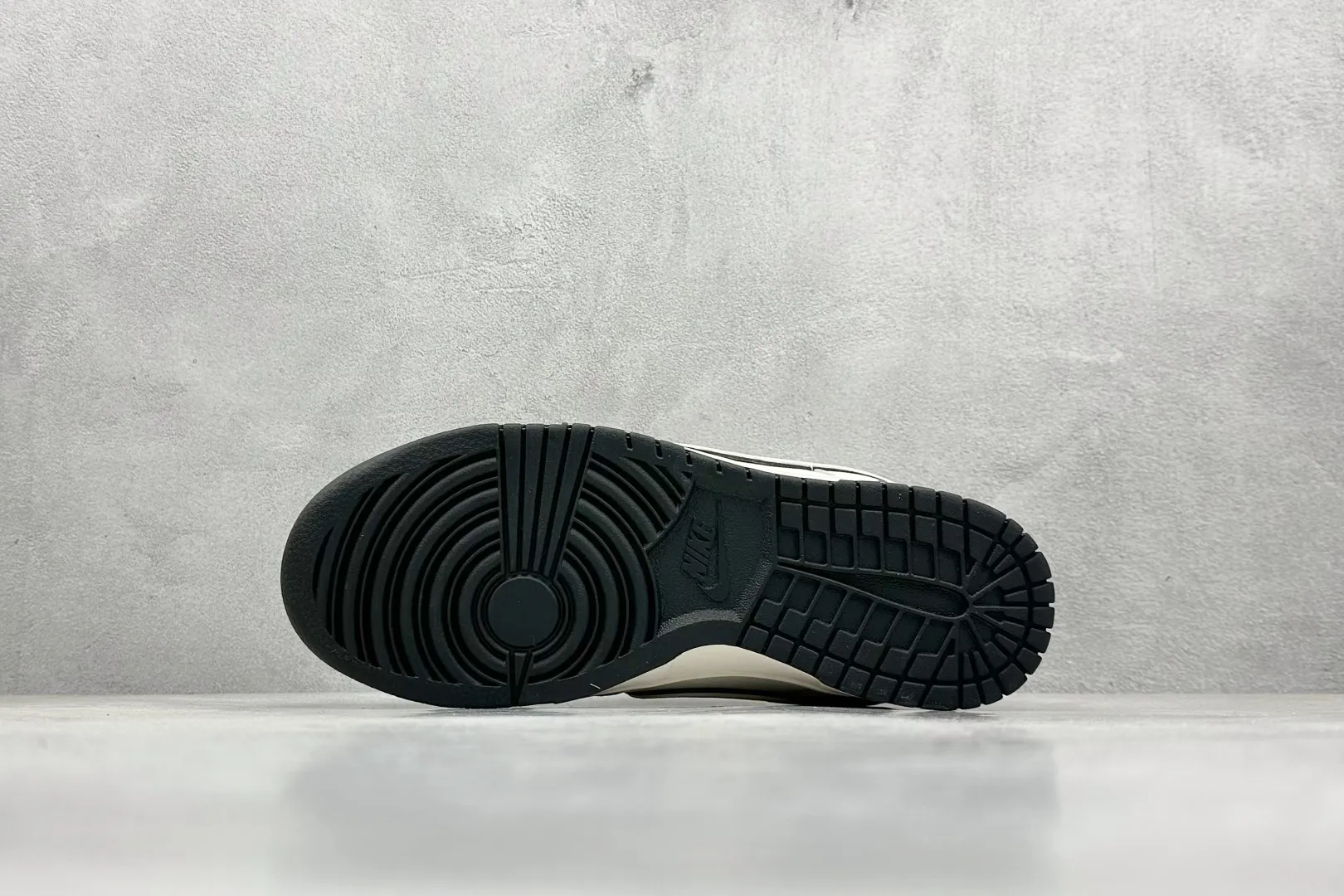 TechFriendly Nike SB Dunk Low White Black Star –  Replica Nikes & Rep Shoes Collection 1562