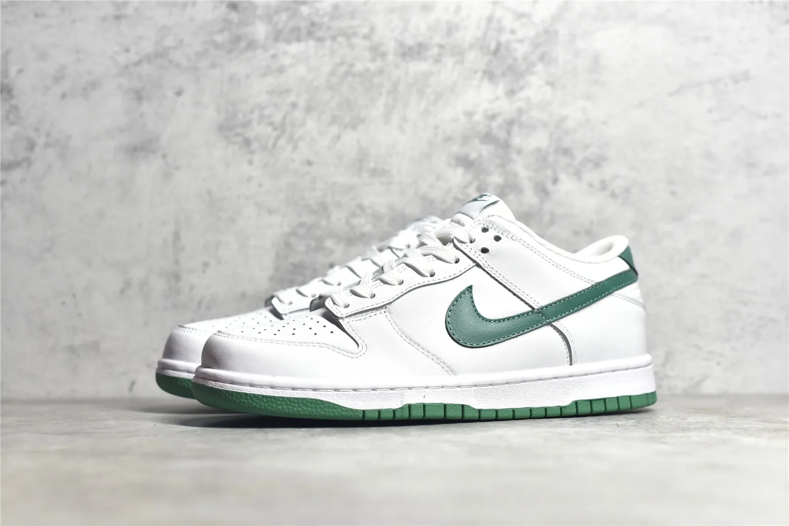 NewStyle Nike SB Dunk Low White Green Low Top Replica Nike Sneakers 1617