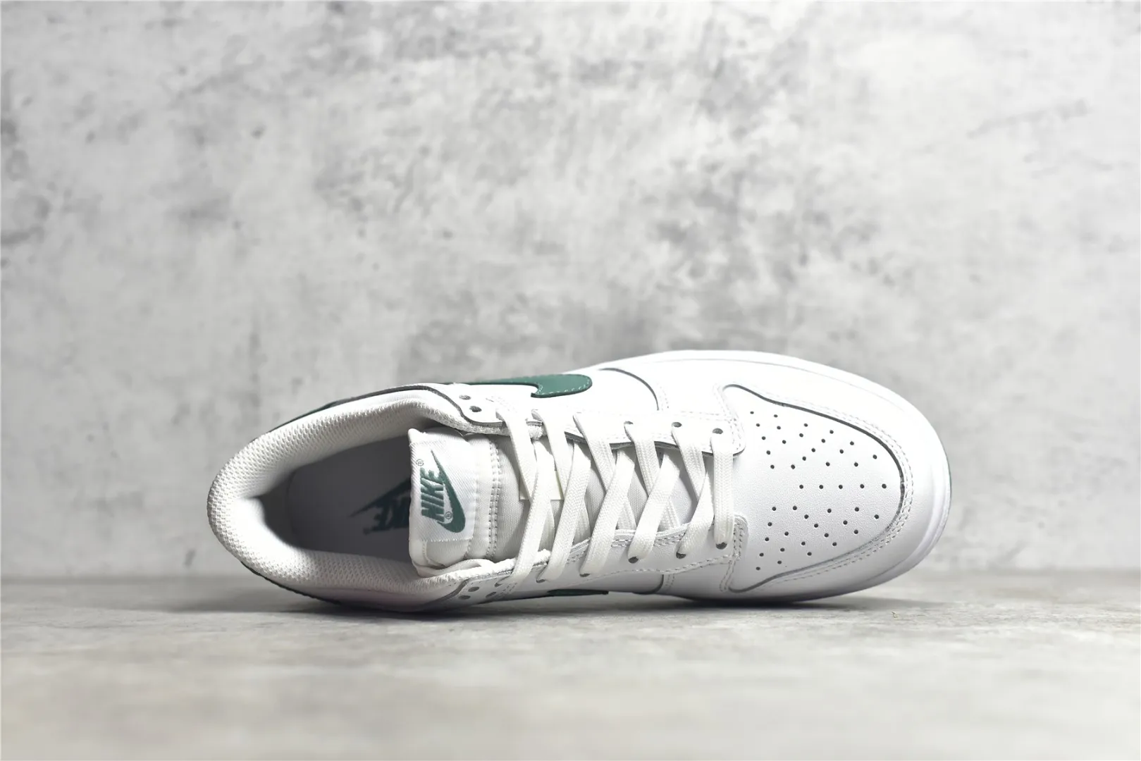 NewStyle Nike SB Dunk Low White Green Low Top Replica Nike Sneakers 1617