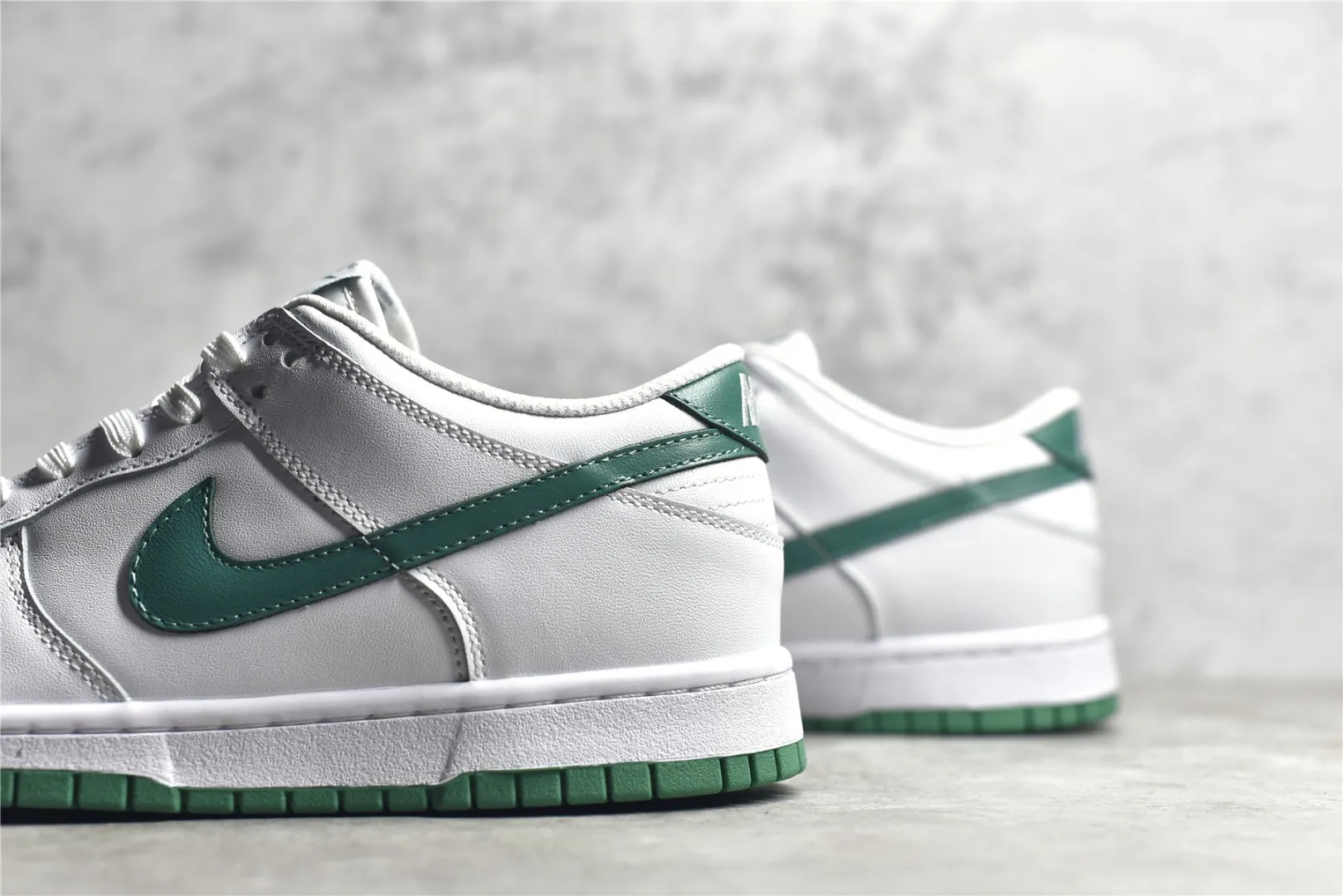 NewStyle Nike SB Dunk Low White Green Low Top Replica Nike Sneakers 1617