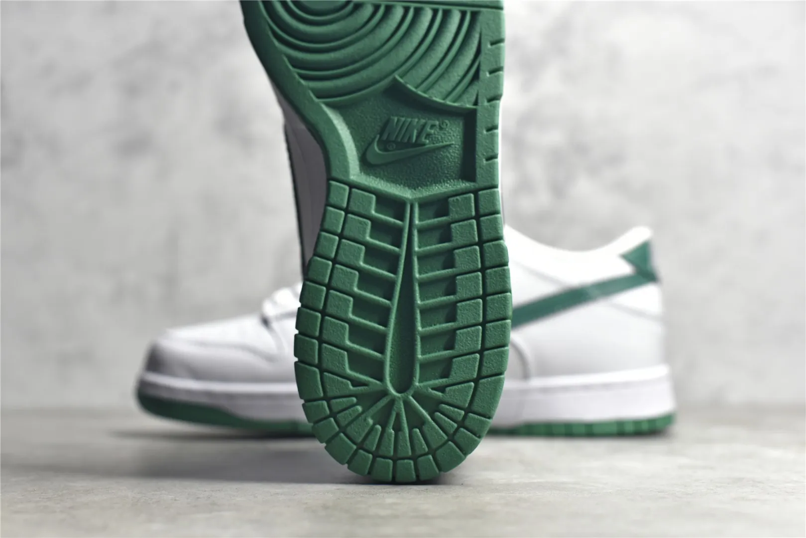 NewStyle Nike SB Dunk Low White Green Low Top Replica Nike Sneakers 1617