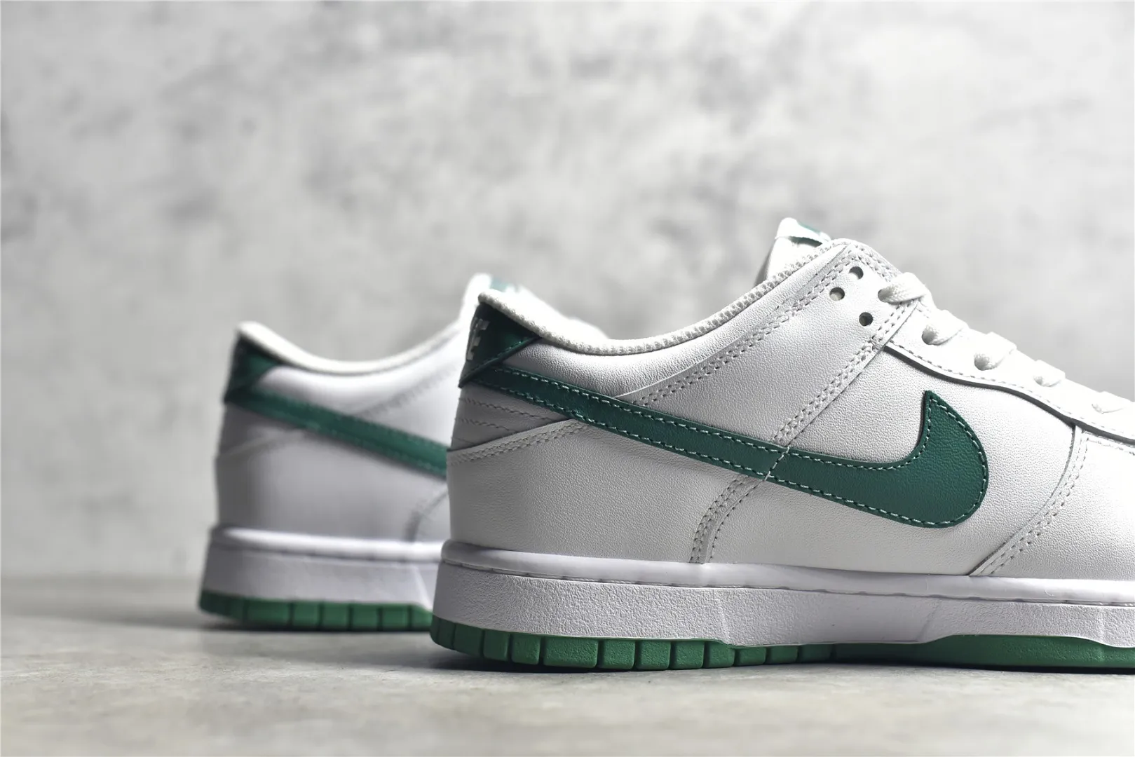 NewStyle Nike SB Dunk Low White Green Low Top Replica Nike Sneakers 1617