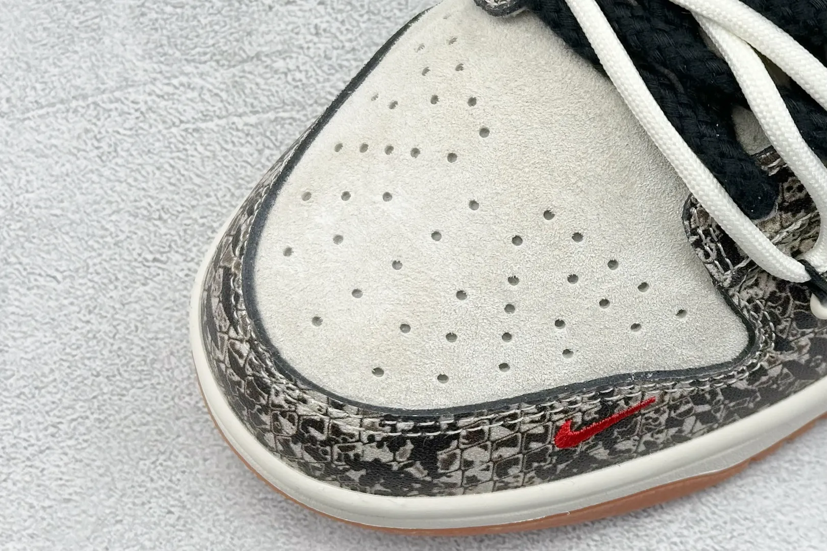 WeatherProof Nike SB Dunk Low Year of the Snake White –  Rep Shoes & Replica Nikes 1655