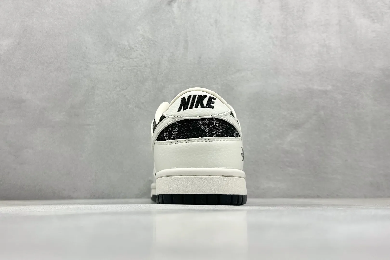 Nike SB Dunk Low x Louis Vuitton White Black Denim Rep Shoes Replica Nikes Bright 1573