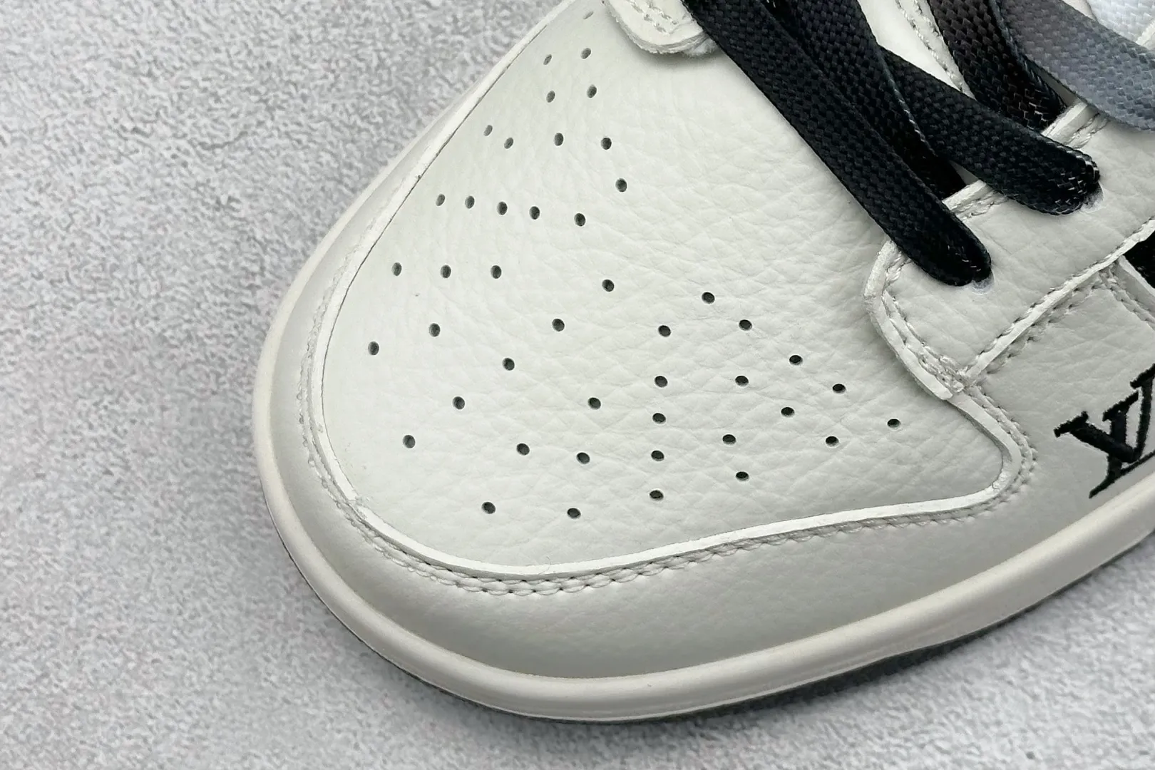 Nike SB Dunk Low x Louis Vuitton White Black Denim Rep Shoes Replica Nikes Bright 1573