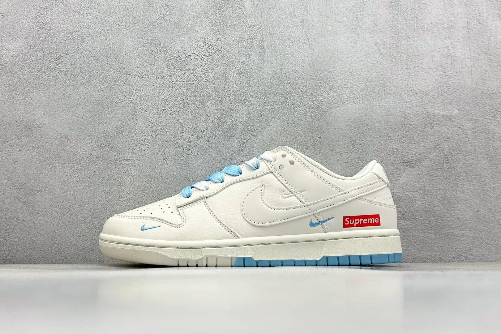 Nike SB Dunk Low x Supreme White Sky Blue Replica Nikes – Rep Shoes Flexible 1552