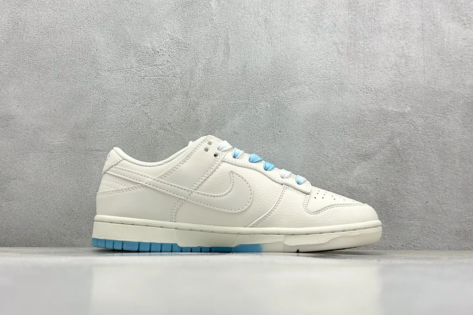 Nike SB Dunk Low x Supreme White Sky Blue Replica Nikes – Rep Shoes Flexible 1552