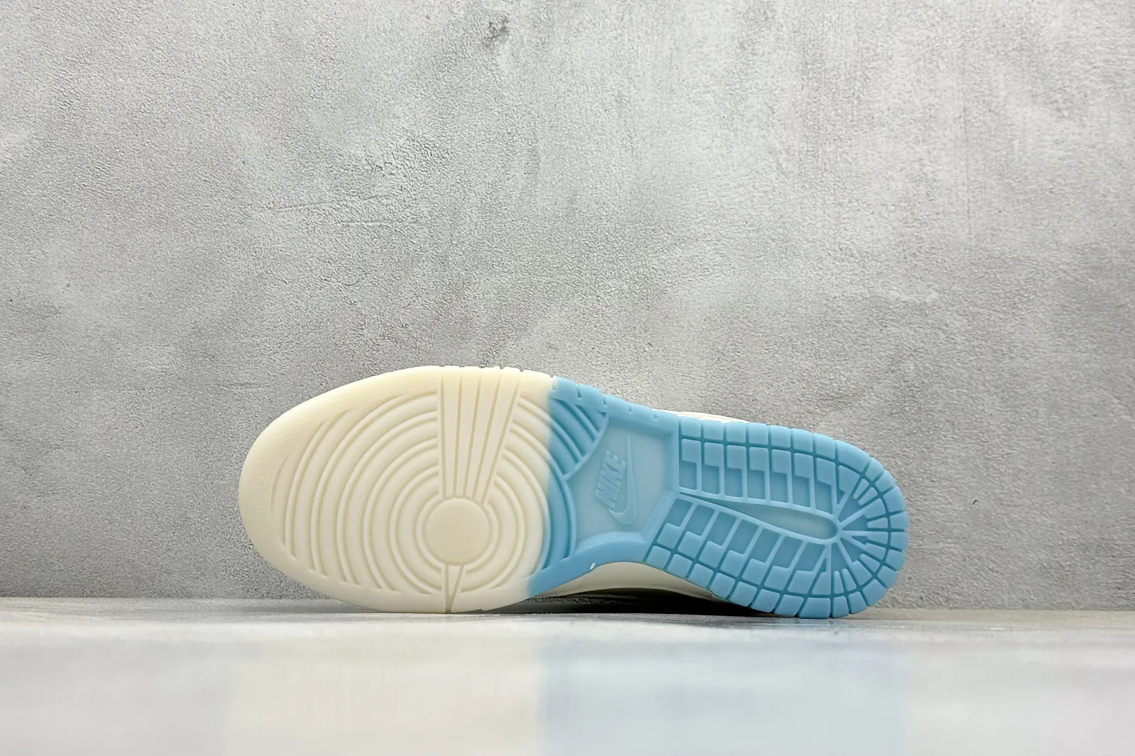 Nike SB Dunk Low x Supreme White Sky Blue Replica Nikes – Rep Shoes Flexible 1552