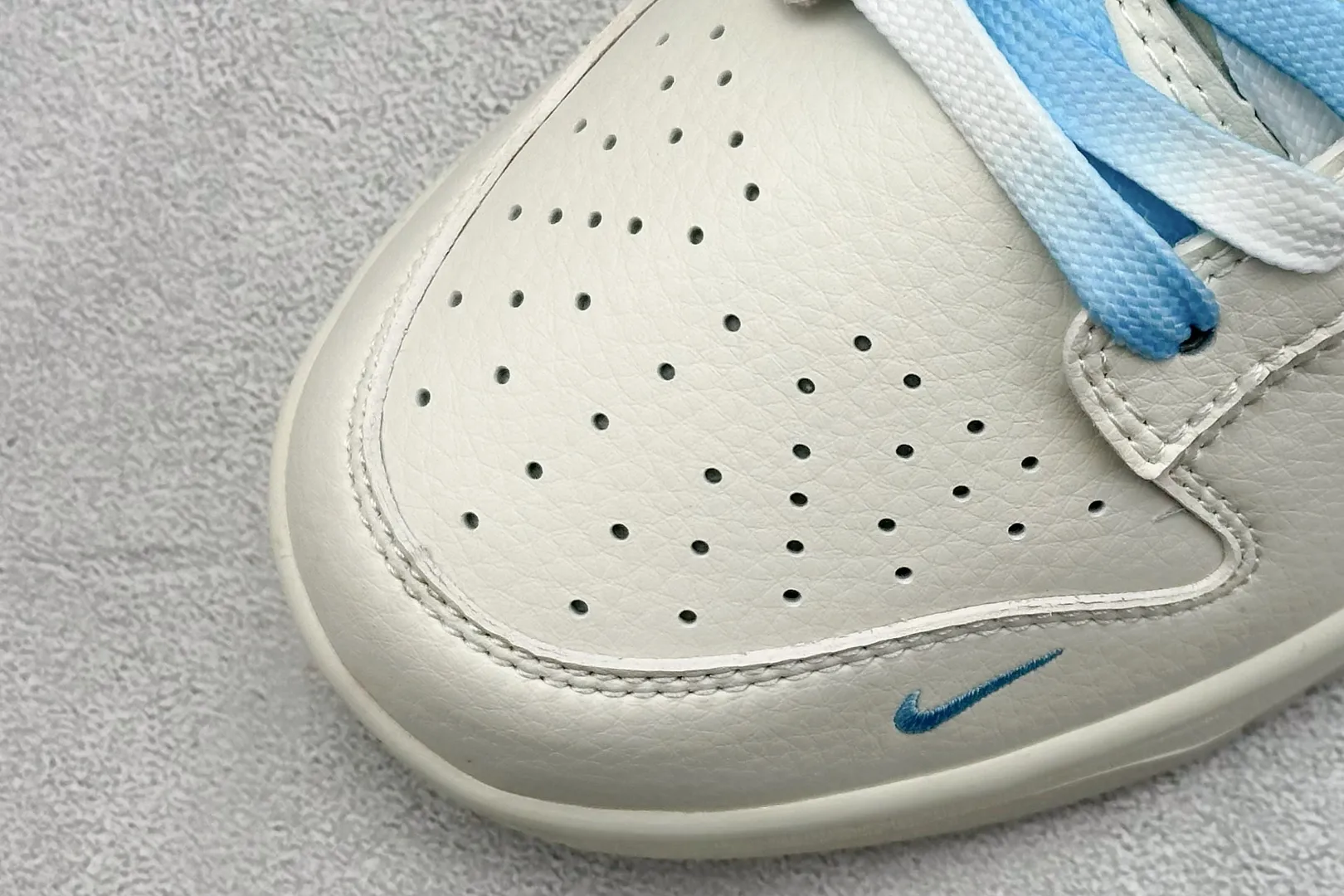 Nike SB Dunk Low x Supreme White Sky Blue Replica Nikes – Rep Shoes Flexible 1552