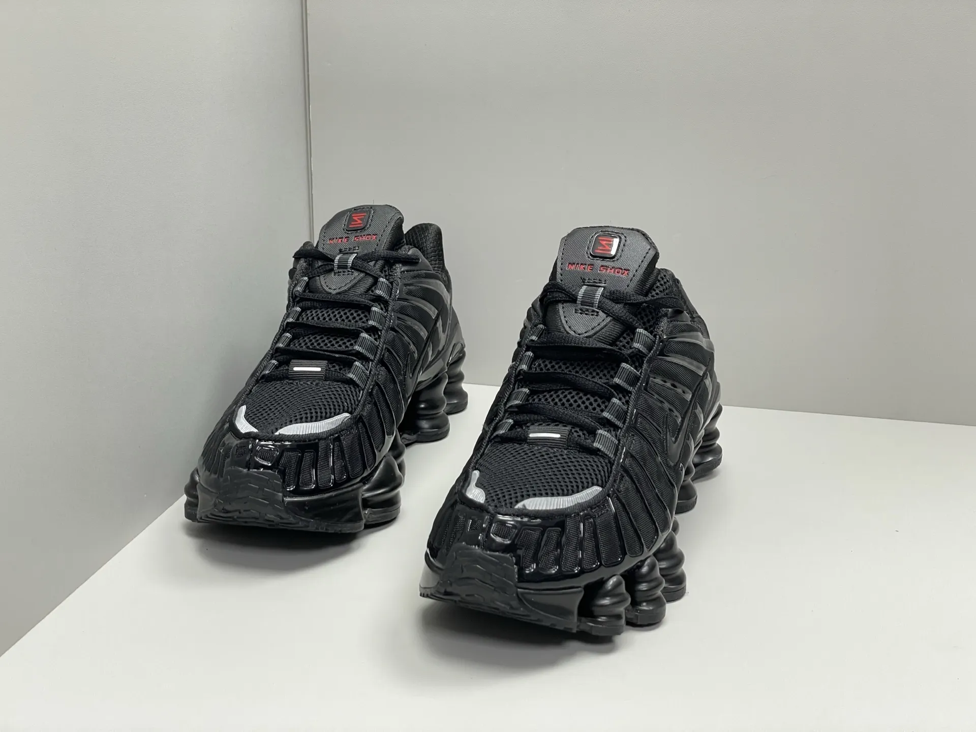 Sporty Nike Shox TL Black Low Running Shoes –  Replica Nike Edition 1665