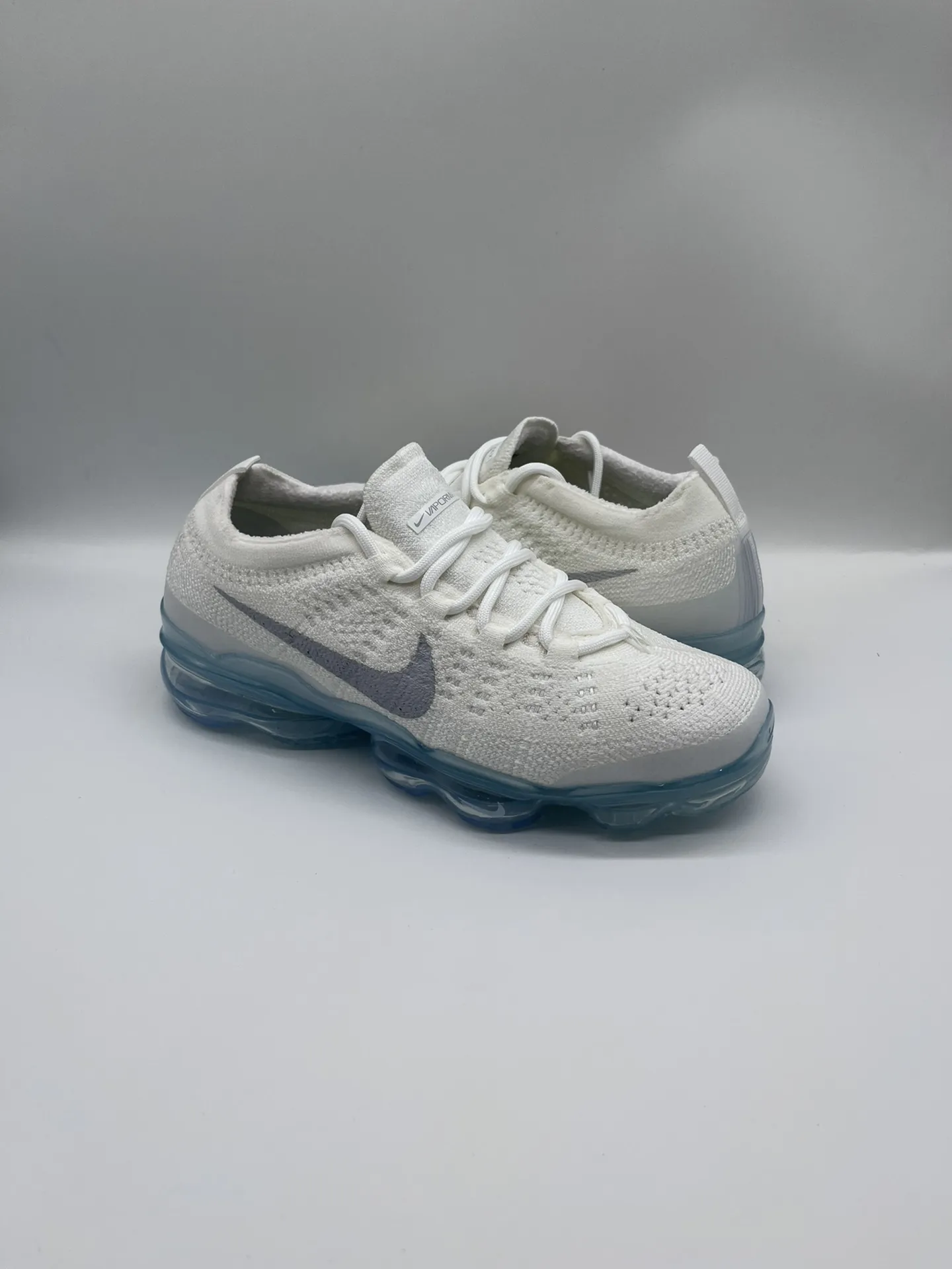 ComfortFit Nike Vapormax 2023 Flyknit White Running Shoes –  Rep Shoes & Replica Sneakers 1358