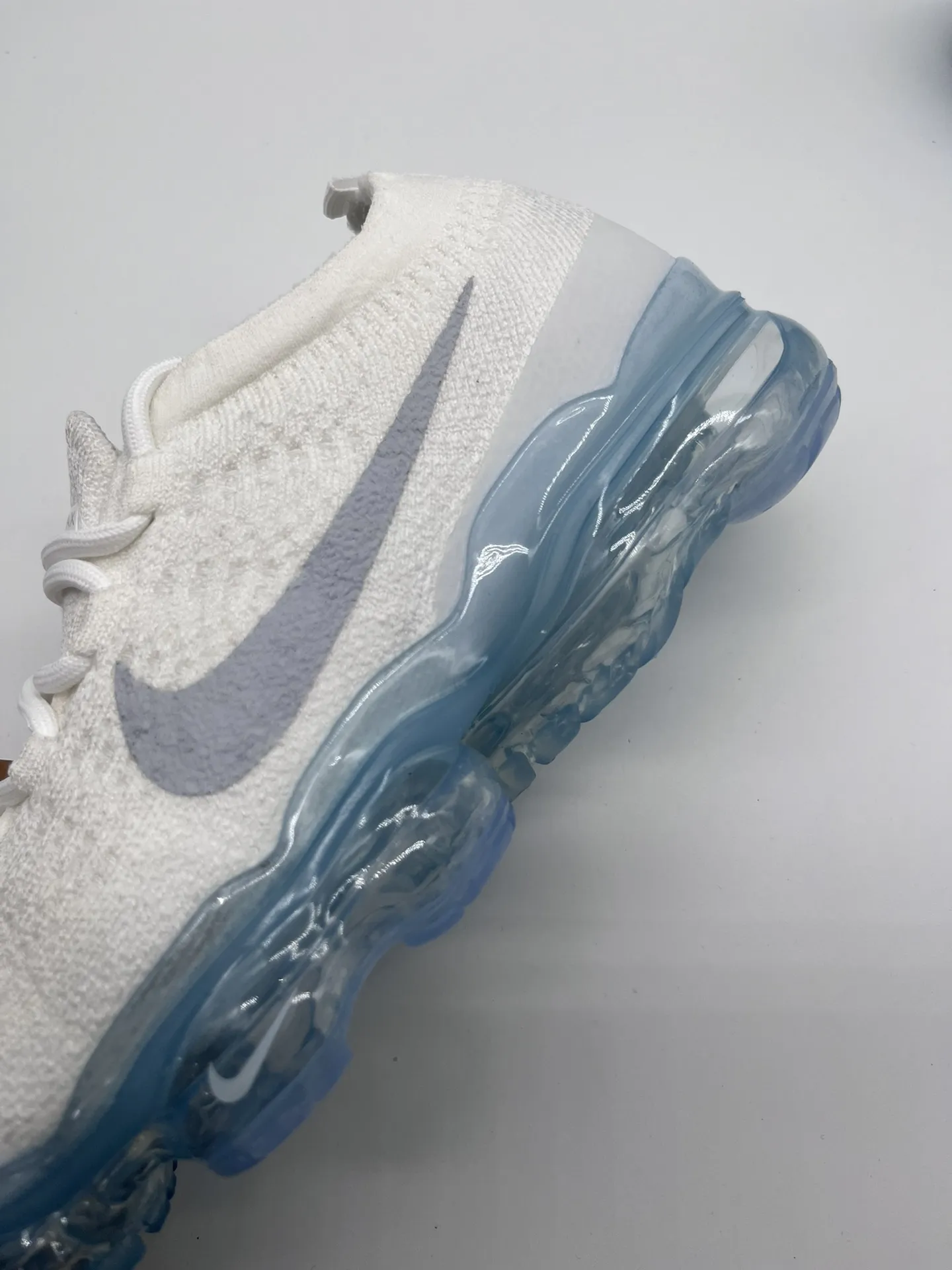 ComfortFit Nike Vapormax 2023 Flyknit White Running Shoes –  Rep Shoes & Replica Sneakers 1358