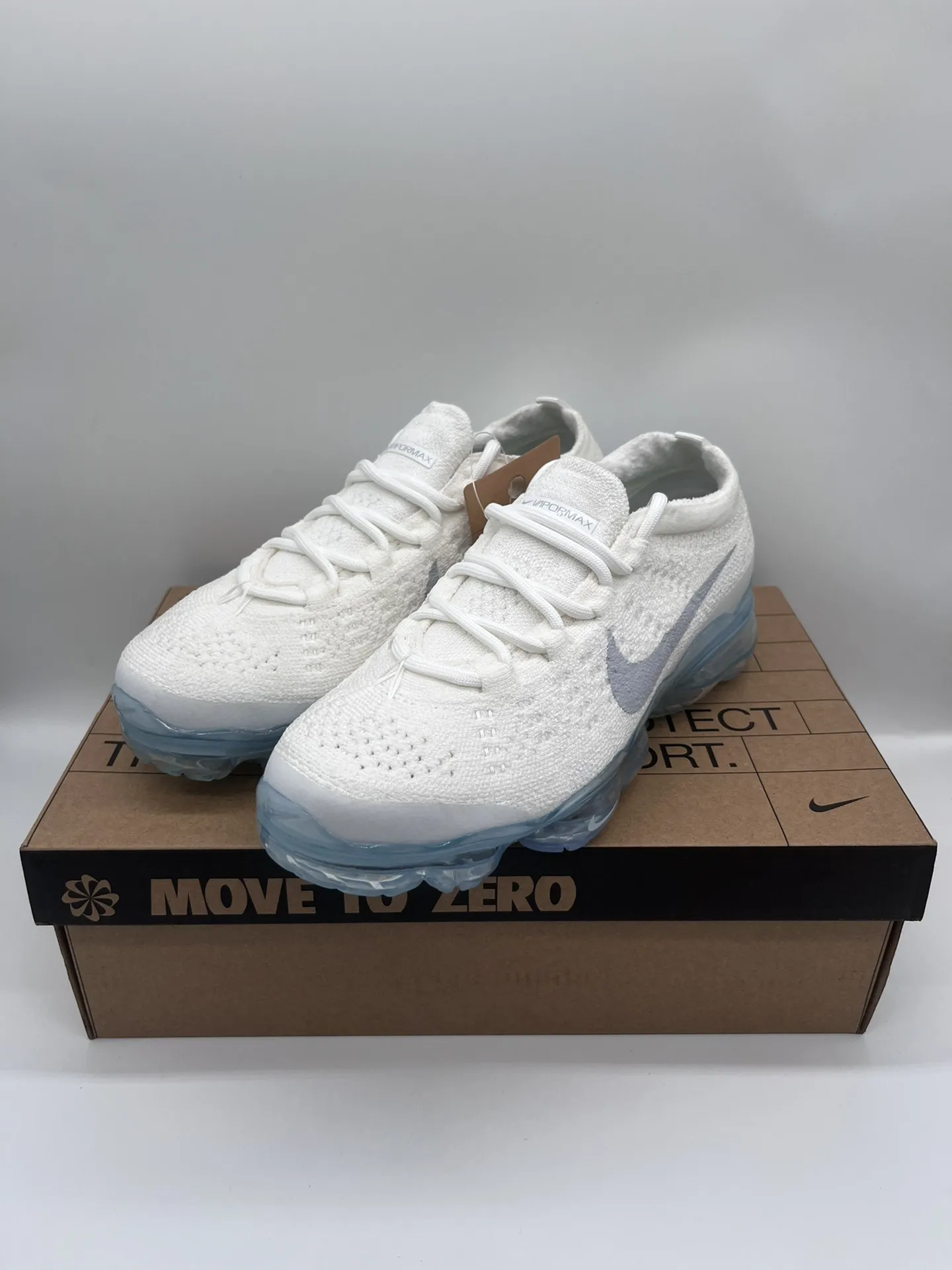 ComfortFit Nike Vapormax 2023 Flyknit White Running Shoes –  Rep Shoes & Replica Sneakers 1358