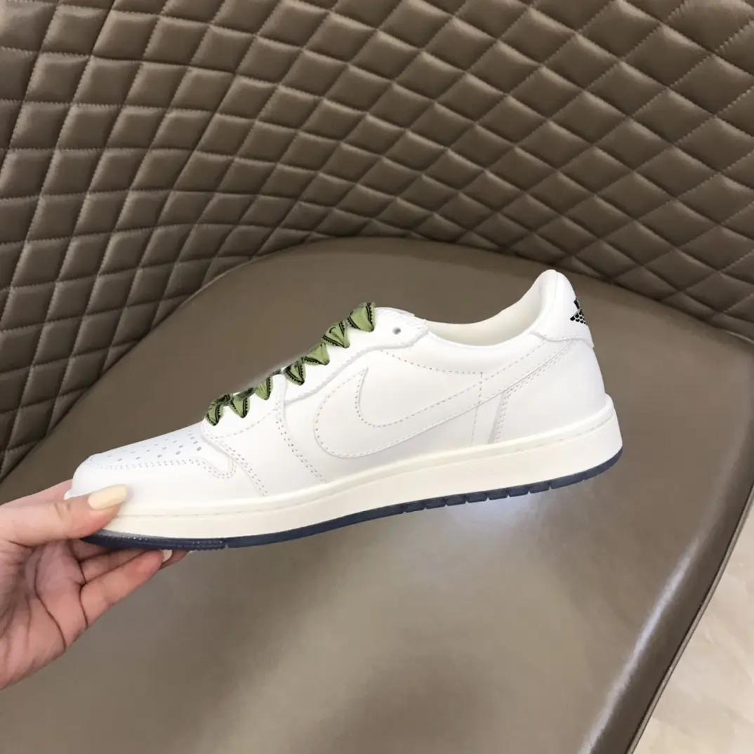 SportInspired Nike x Gucci White Low-Top Lace-Up  Sneakers with Green Accents – High Quality Replica Shoes & Gucci Replica 835