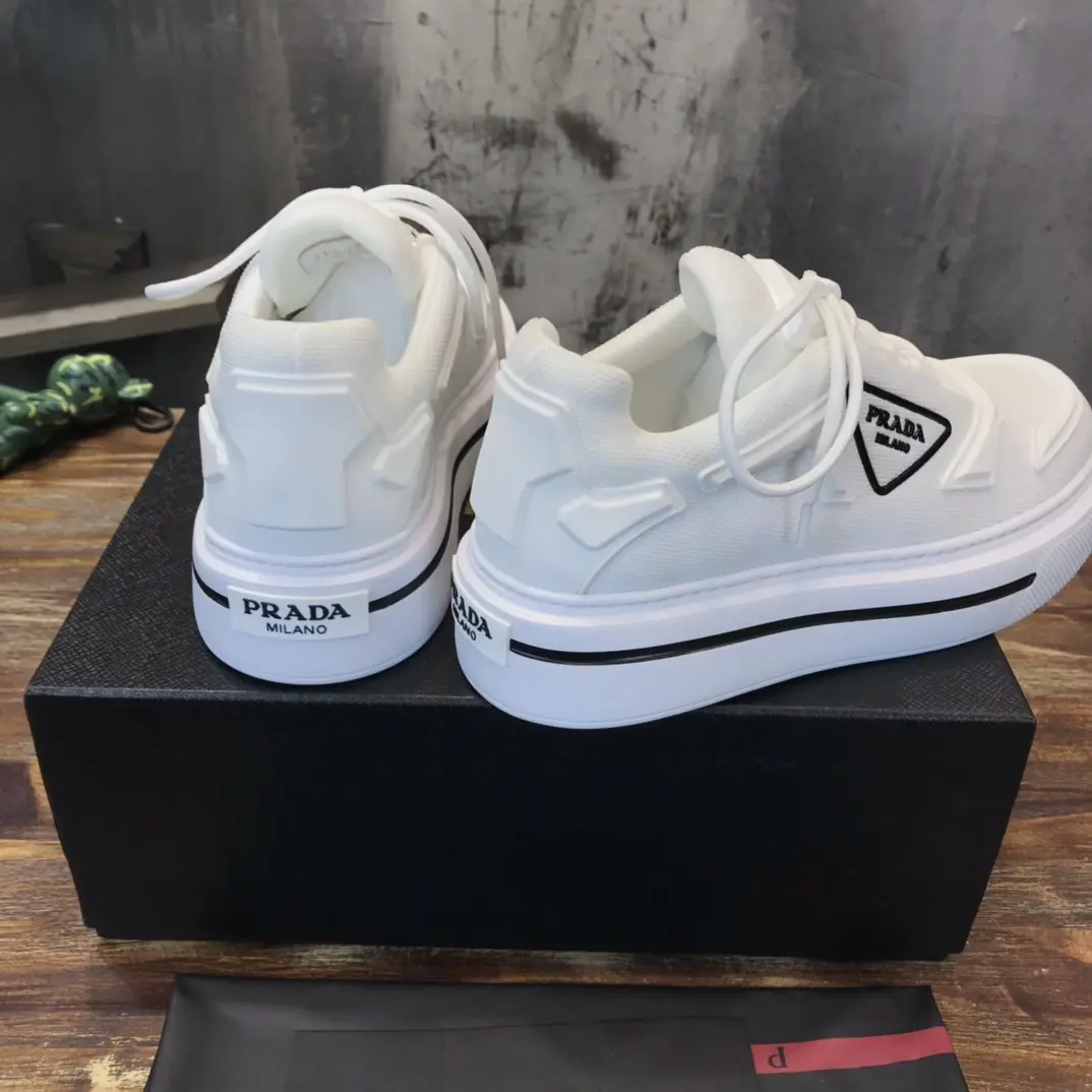 Unique PRADA Men’s White High-Top Chunky Sneakers with Re-Nylon and Patent Leather – P390 Style, 1:1 Replica Sneakers, High Quality Prada Sneakers Replica 189