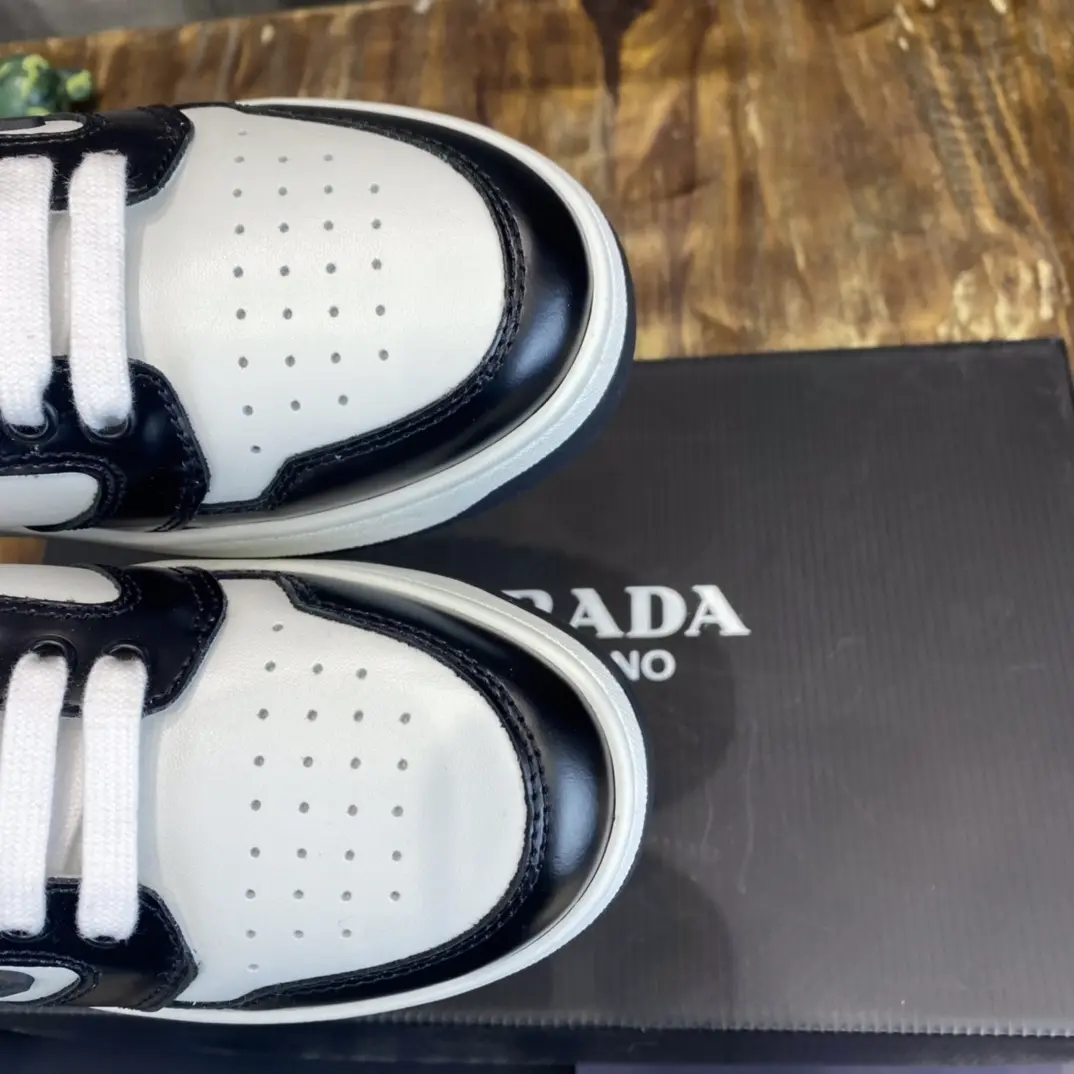 Chic Prada 22C White Low-Top Sneakers – High Quality Replica Prada Shoes 1: 216