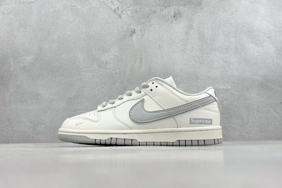 FastDry Supreme x Nike SB Dunk Low Grey White Replica Nike Sneakers 1577