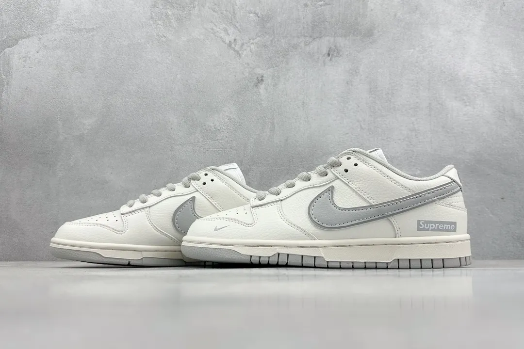 FastDry Supreme x Nike SB Dunk Low Grey White Replica Nike Sneakers 1577