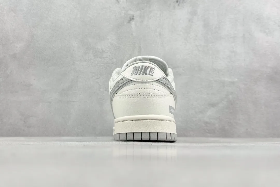 FastDry Supreme x Nike SB Dunk Low Grey White Replica Nike Sneakers 1577